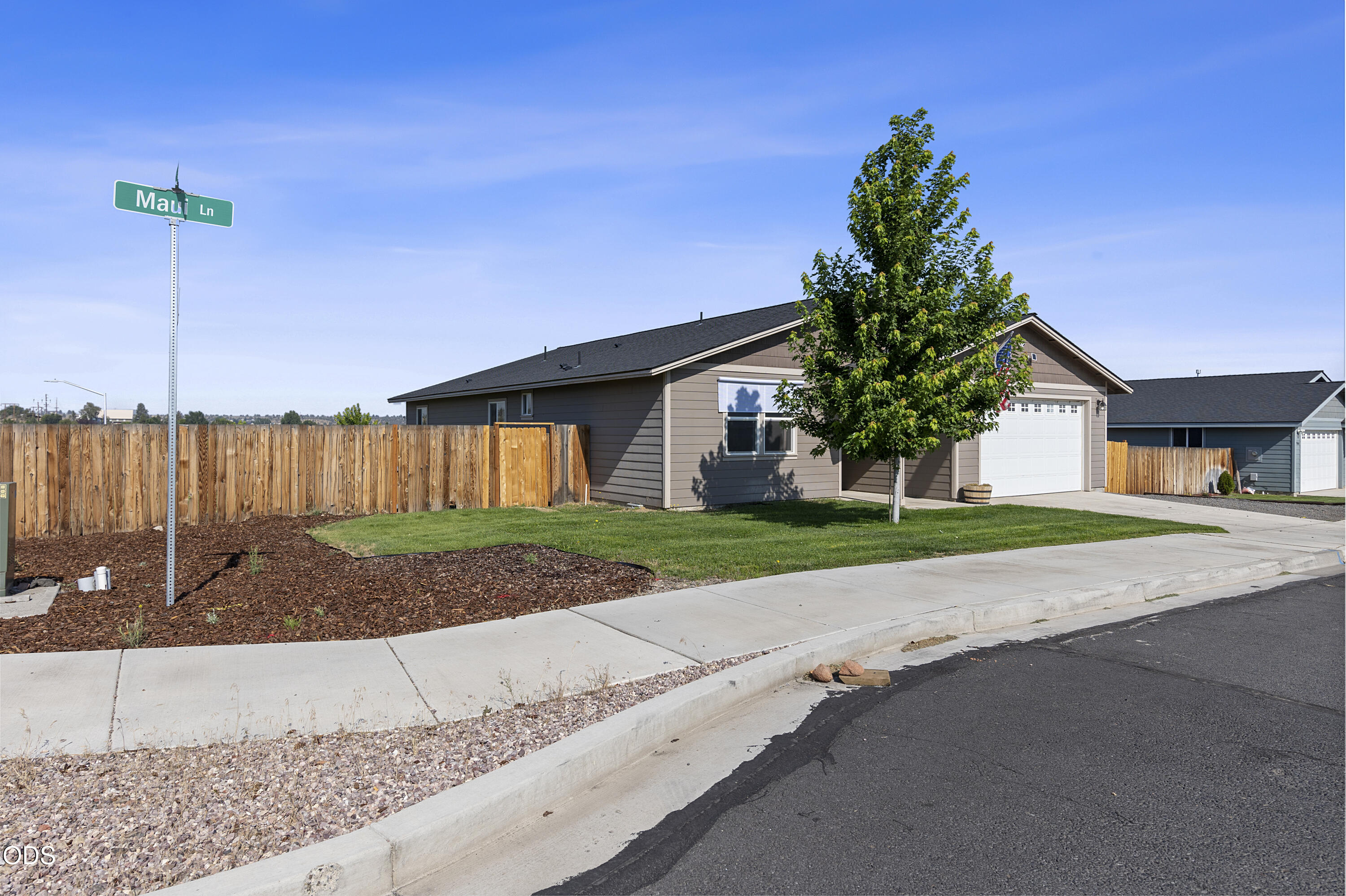 976 SE Maui Lane