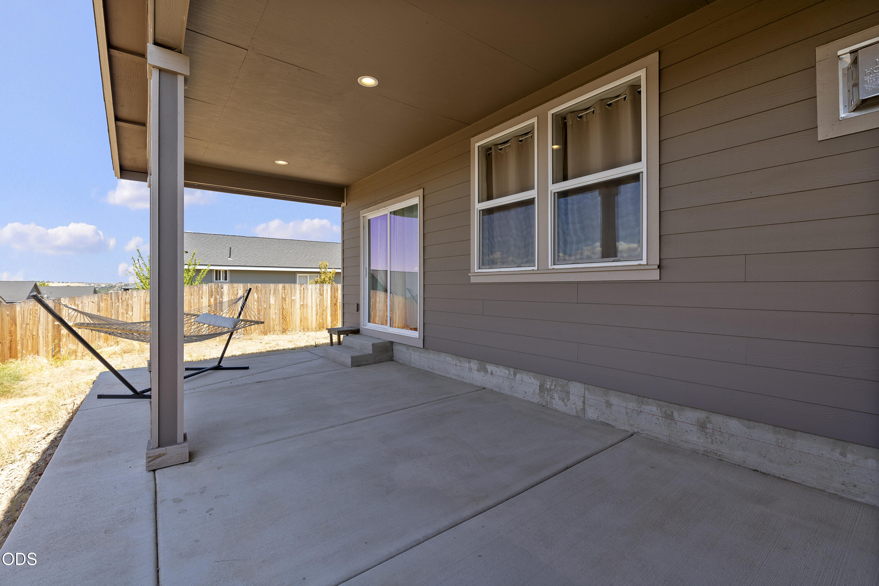 976 SE Maui Lane