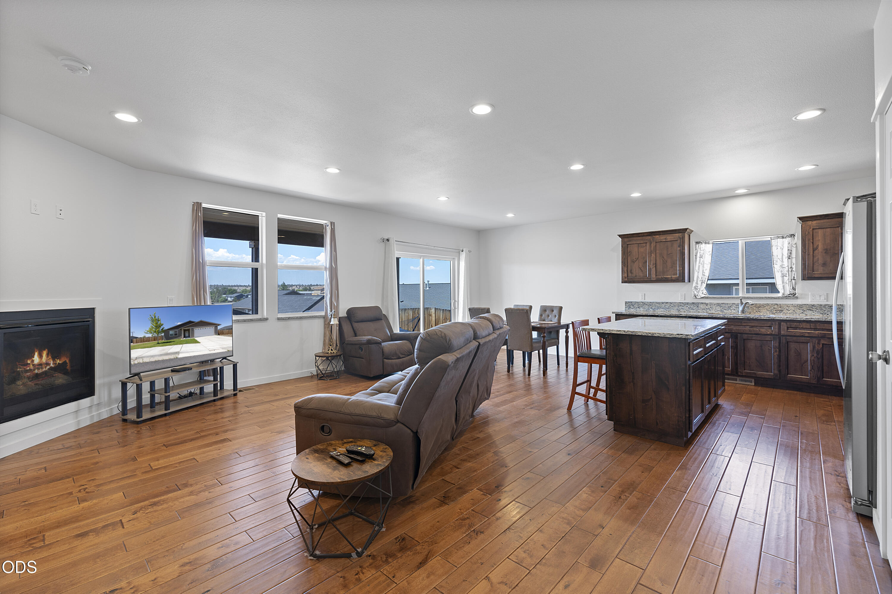 976 SE Maui Lane