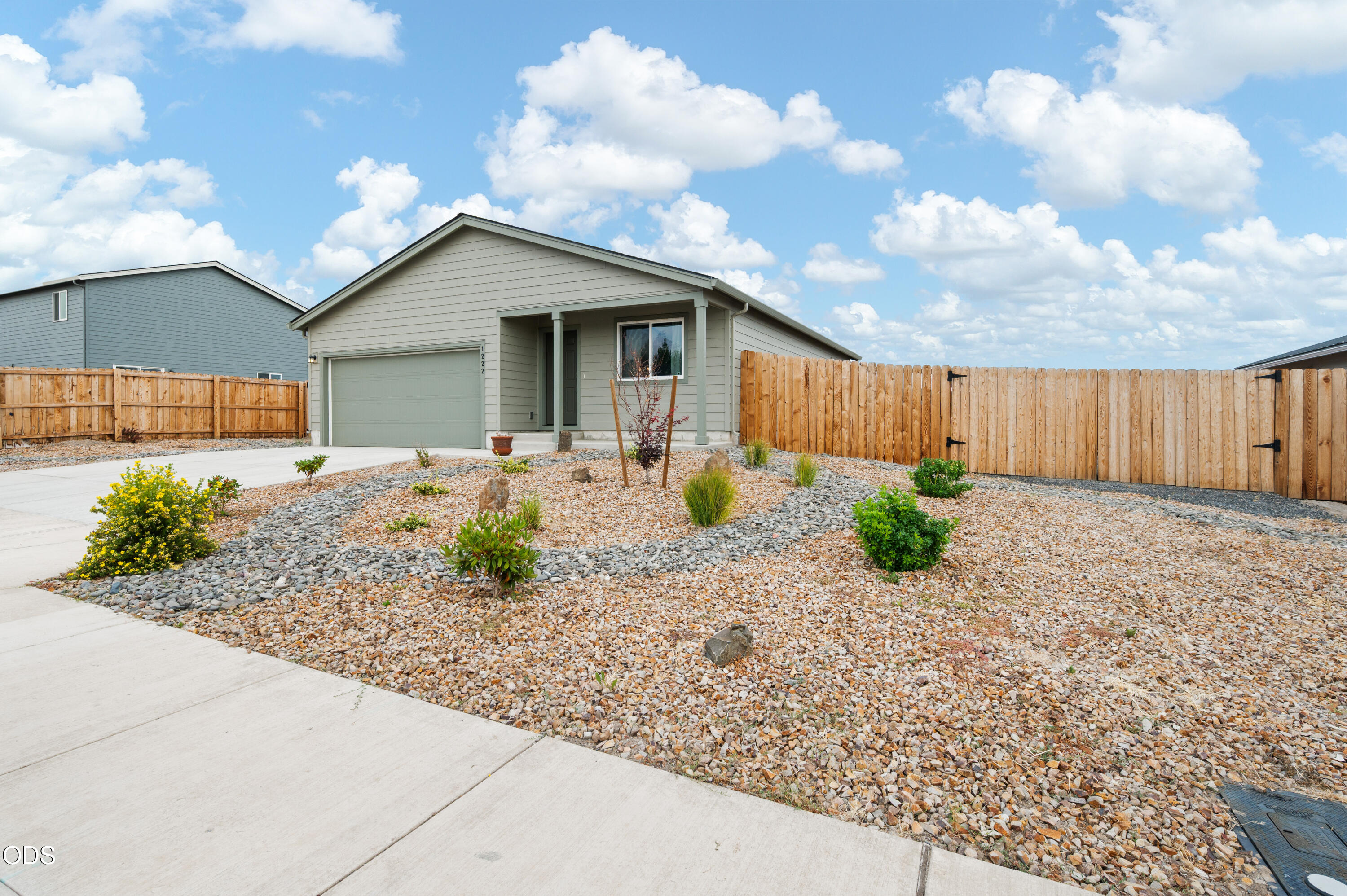 1222 NE Cobbleridge Court