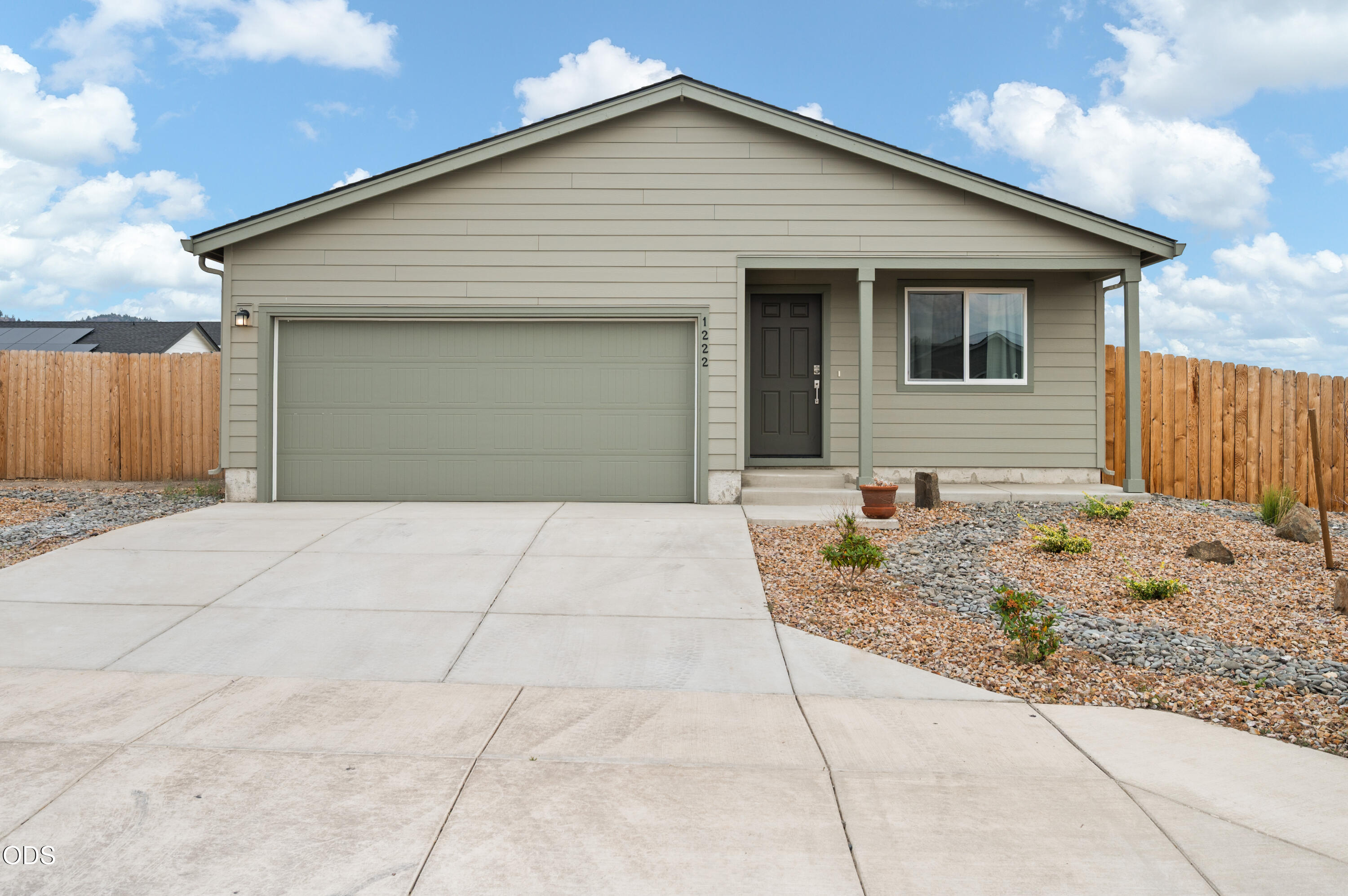 1222 NE Cobbleridge Court