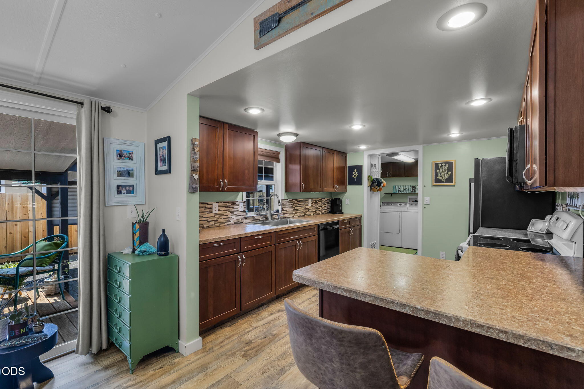 1712 NW Elm Court