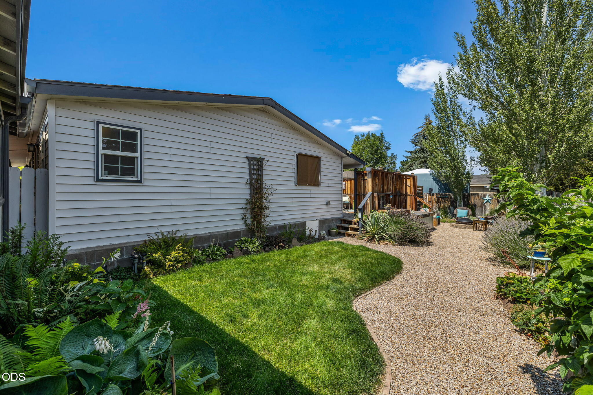 1712 NW Elm Court