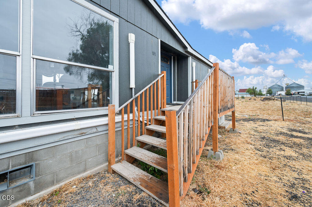101 NE Daisy Street