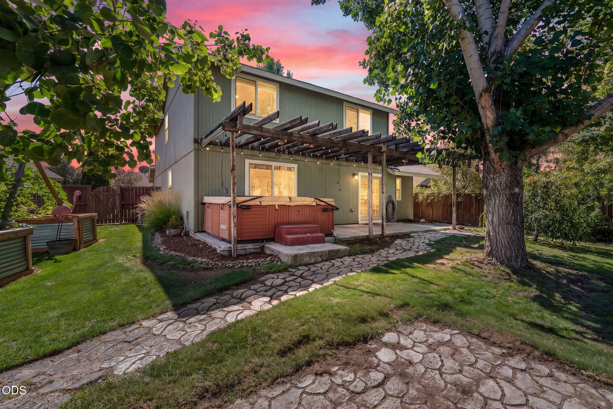 1923 NW Joshua Tree Court