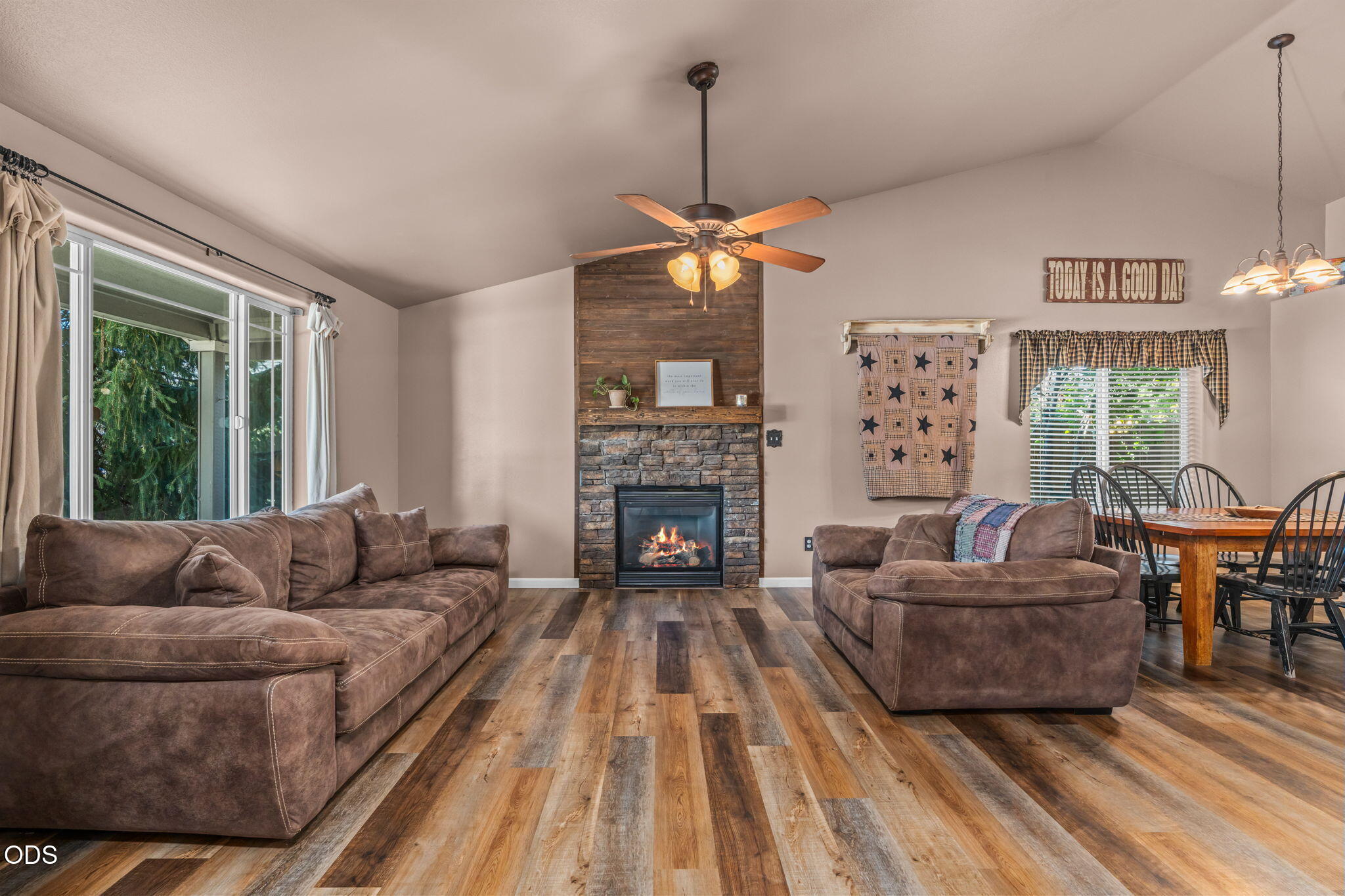1923 NW Joshua Tree Court
