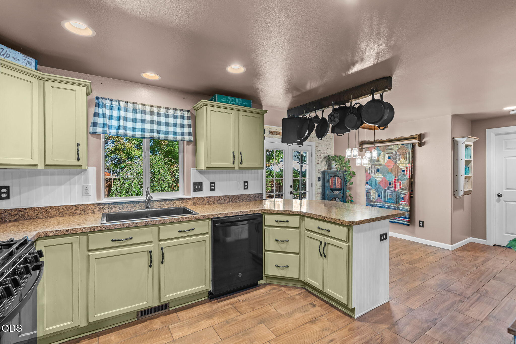 1923 NW Joshua Tree Court