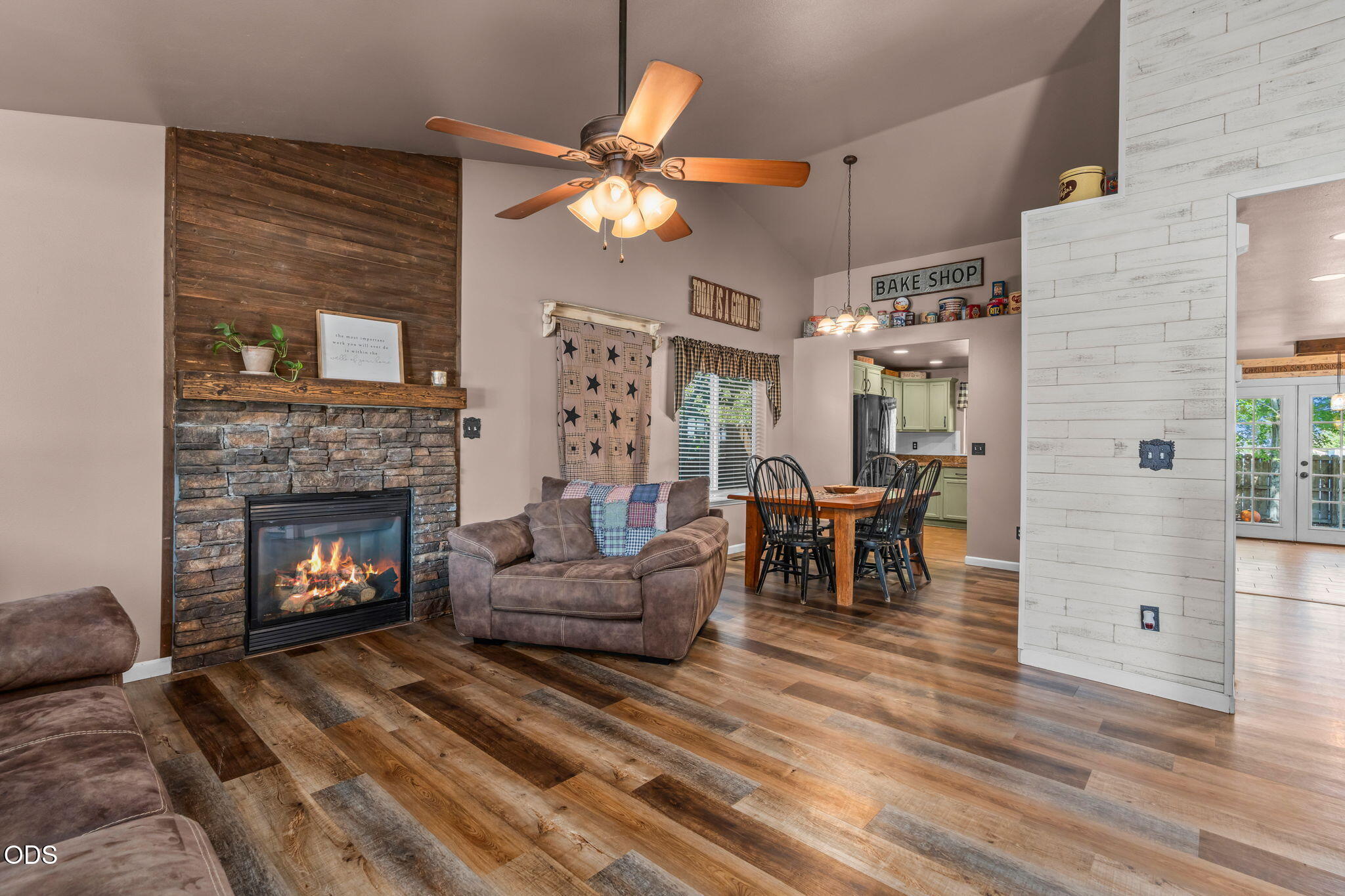 1923 NW Joshua Tree Court