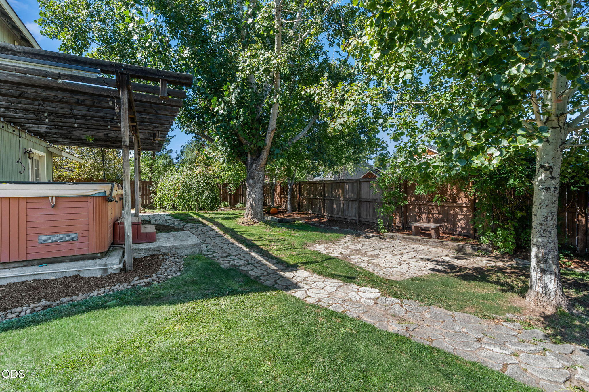 1923 NW Joshua Tree Court