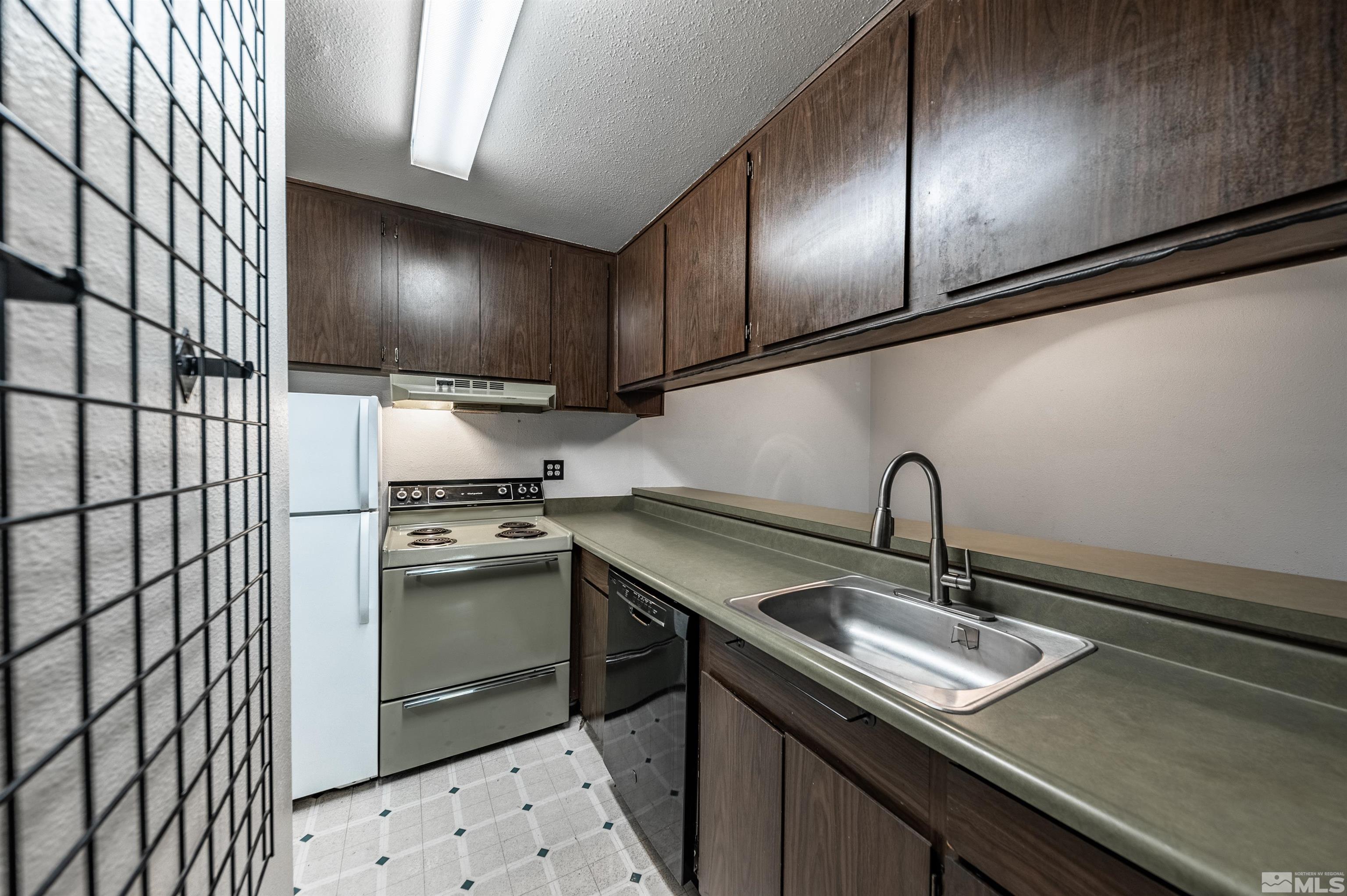 2700 Plumas Street, APT 212