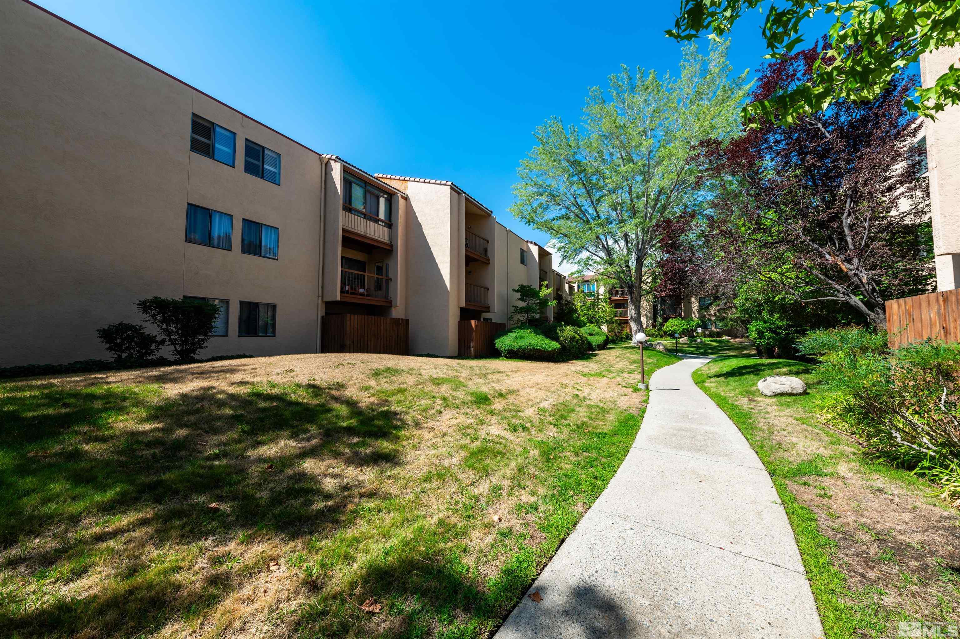 2700 Plumas Street, APT 212