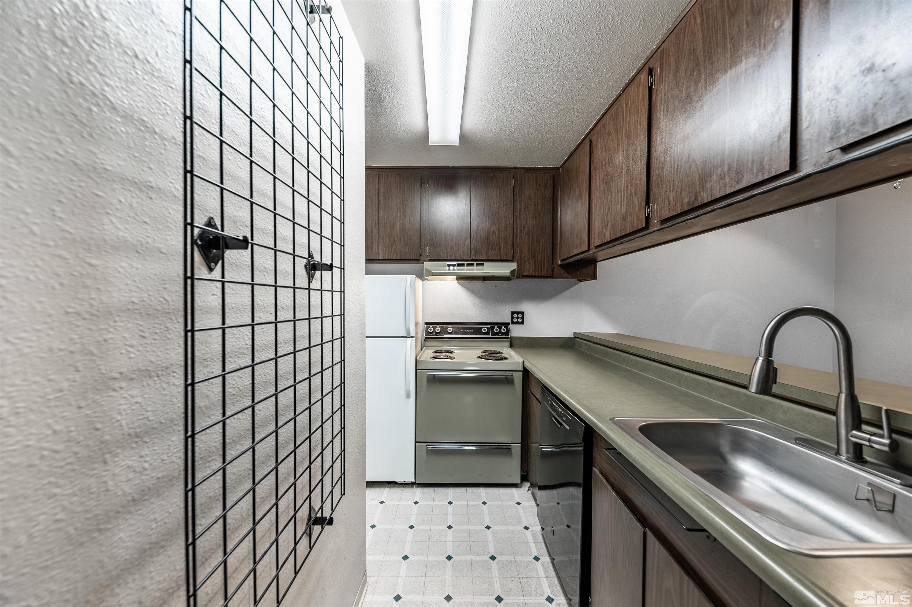 2700 Plumas Street, APT 212
