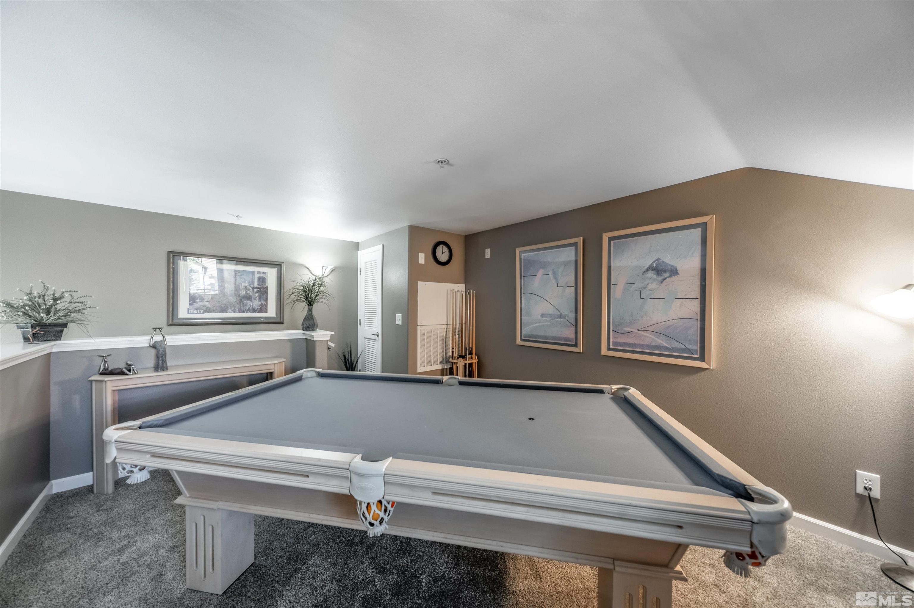 9050 Double R Boulevard, 624
