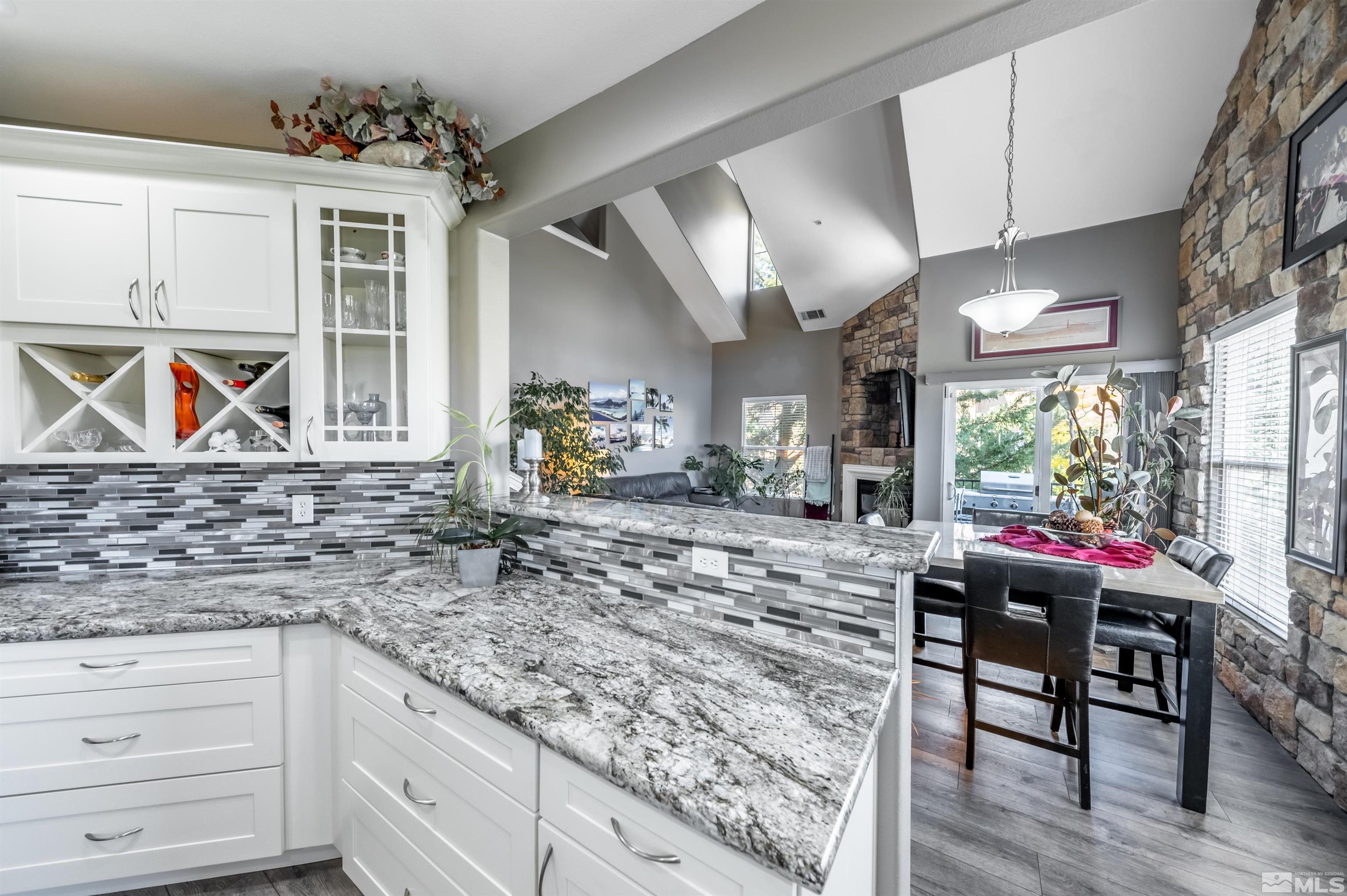 9050 Double R Boulevard, 624