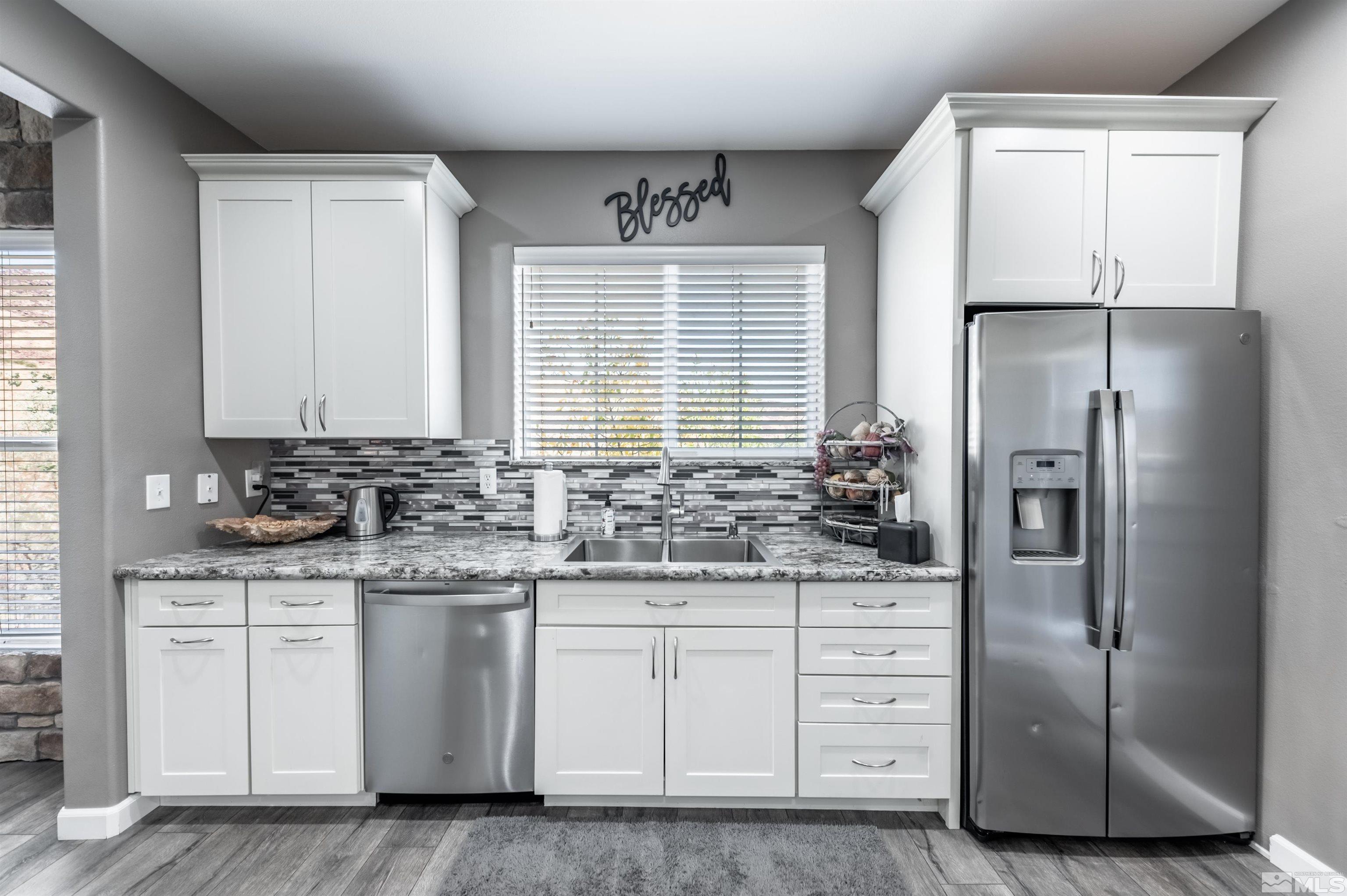 9050 Double R Boulevard, 624