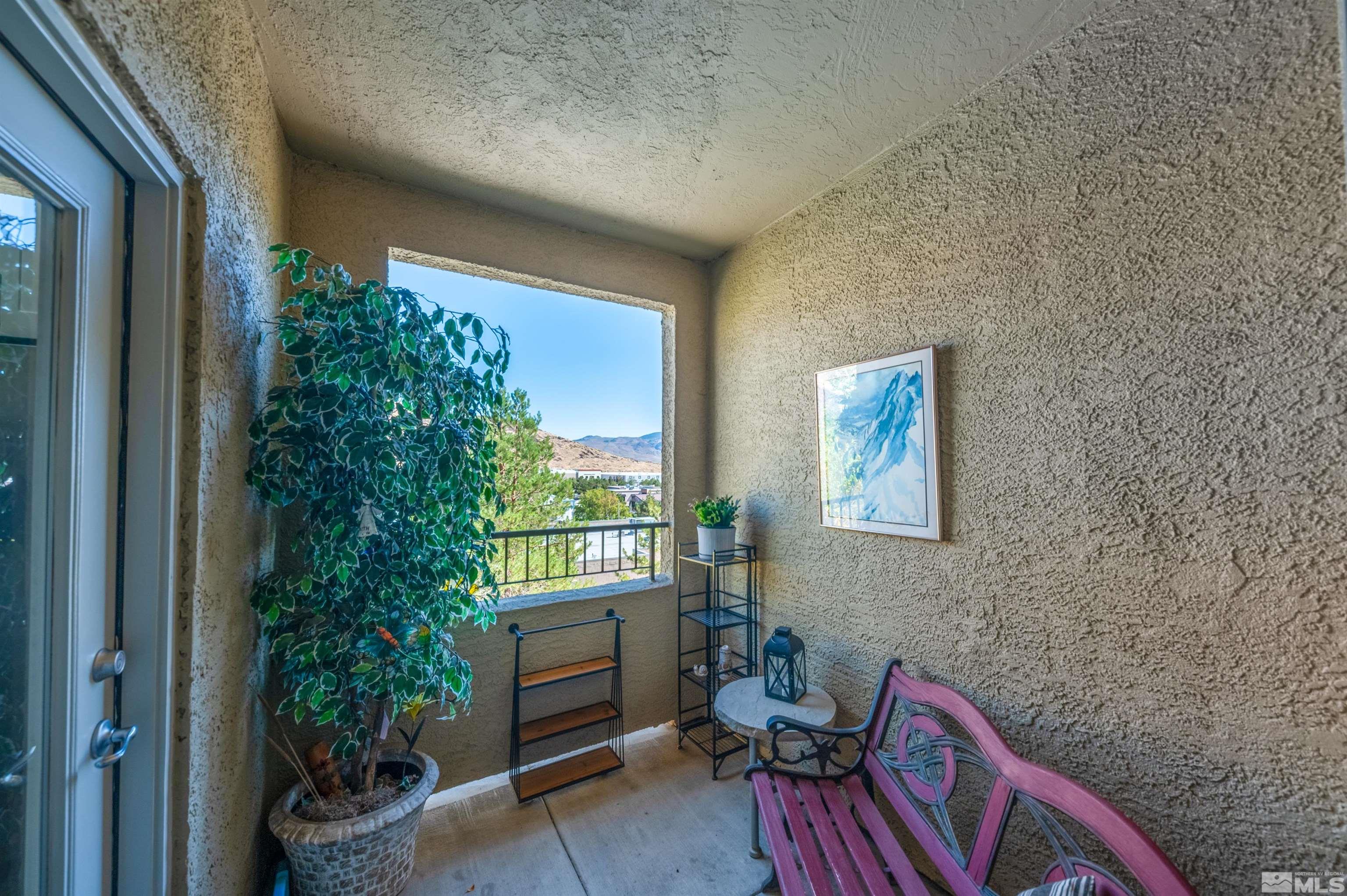 9050 Double R Boulevard, 624