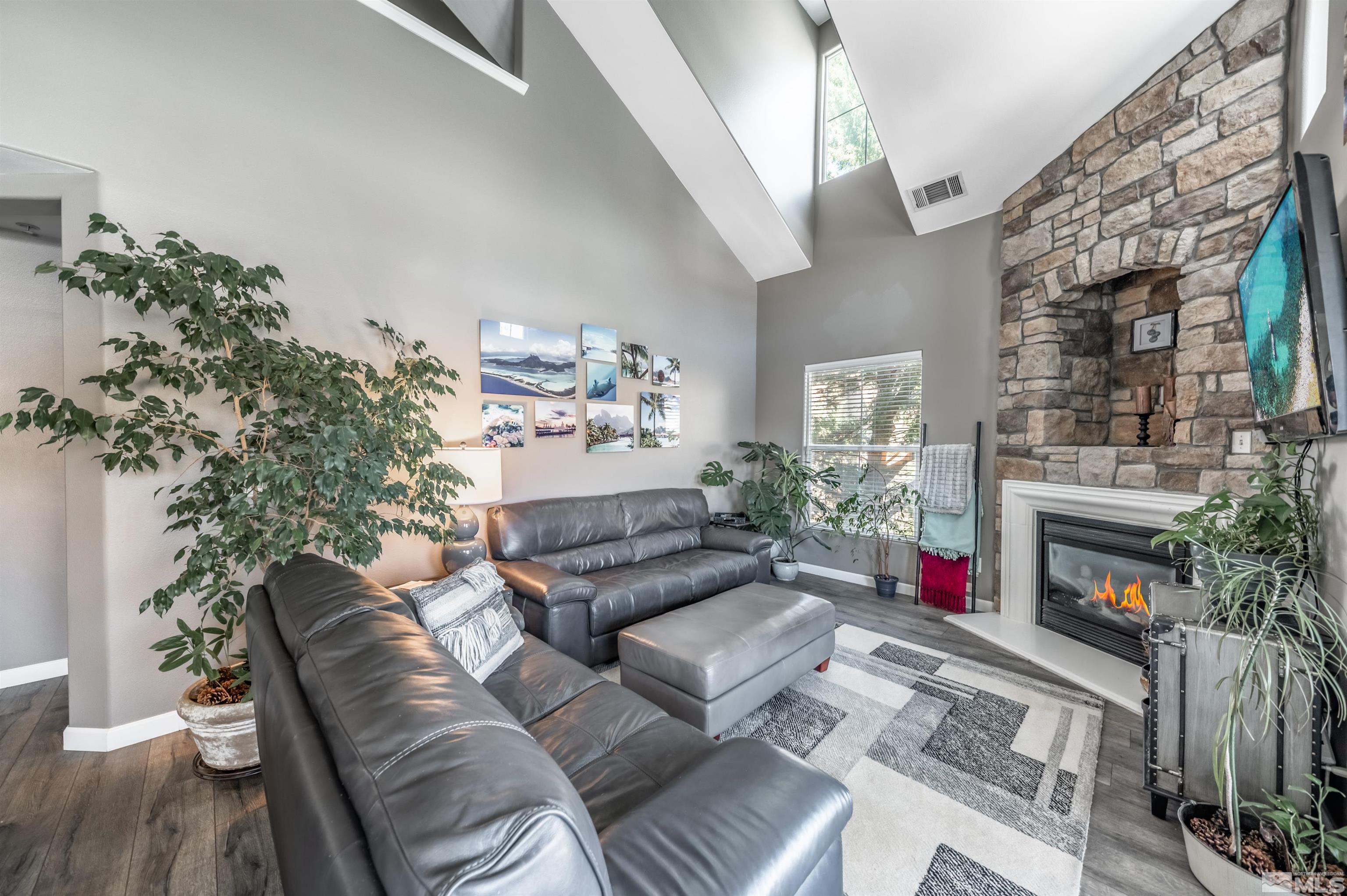 9050 Double R Boulevard, 624