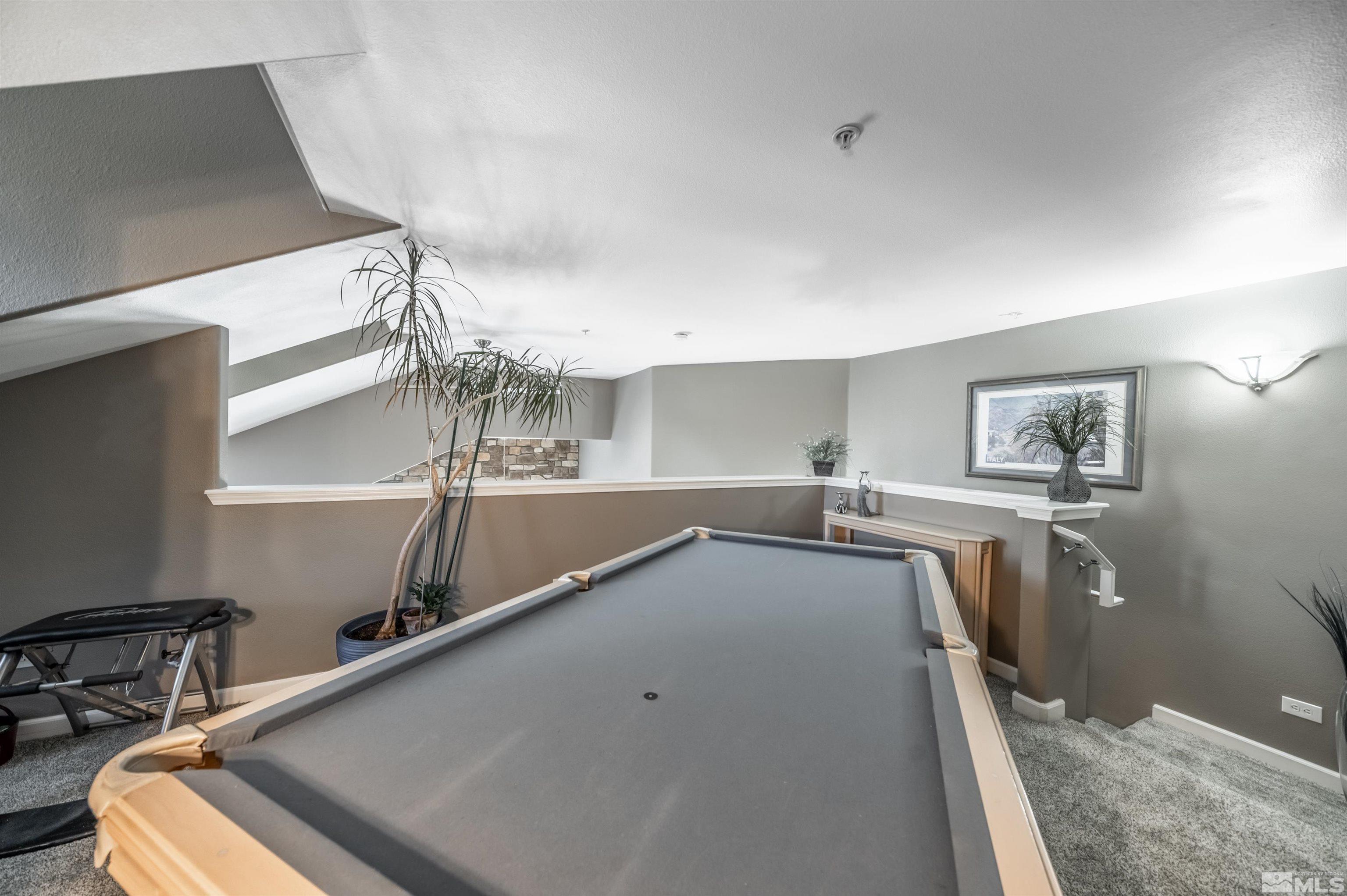 9050 Double R Boulevard, 624