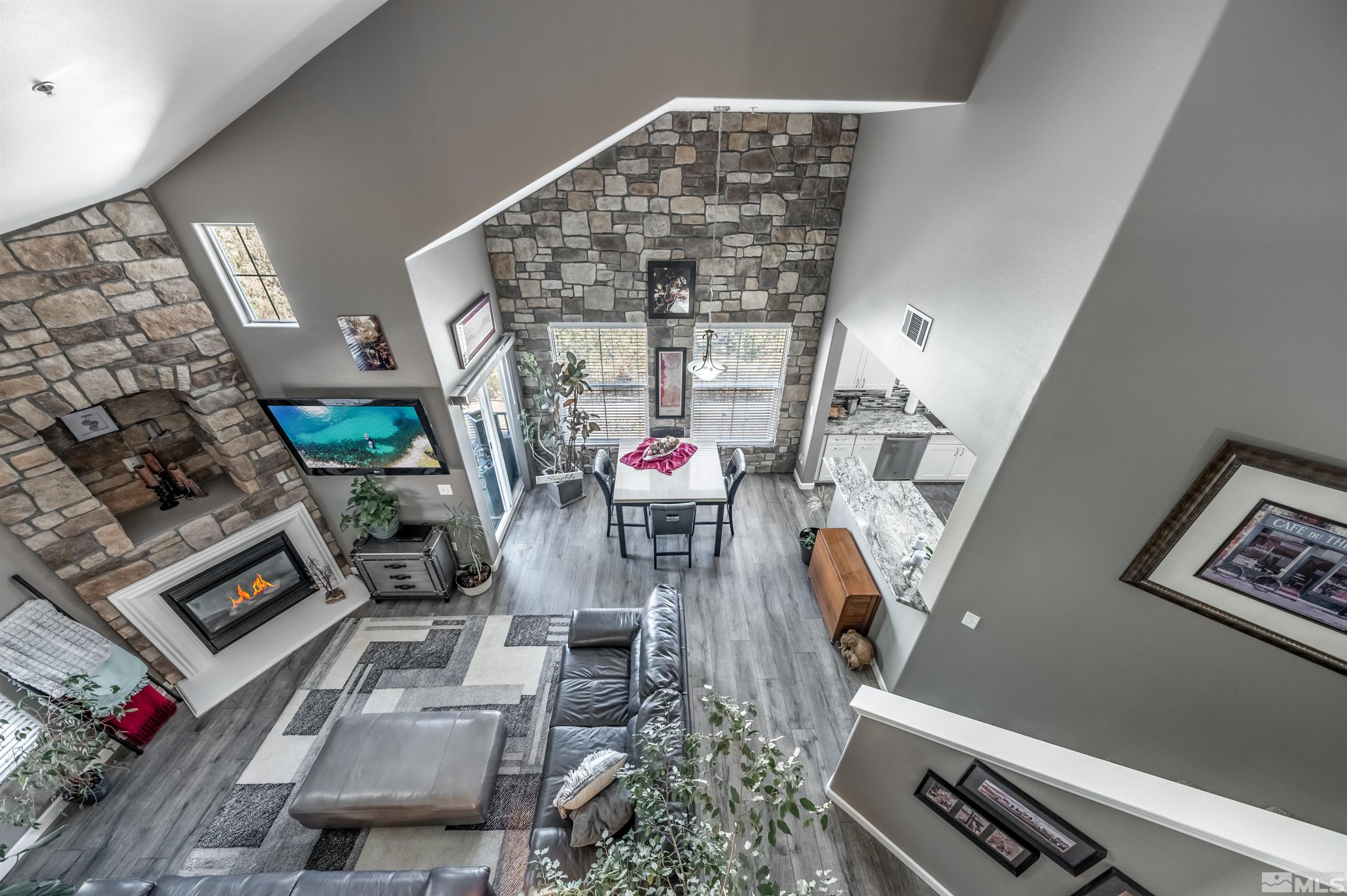 9050 Double R Boulevard, 624