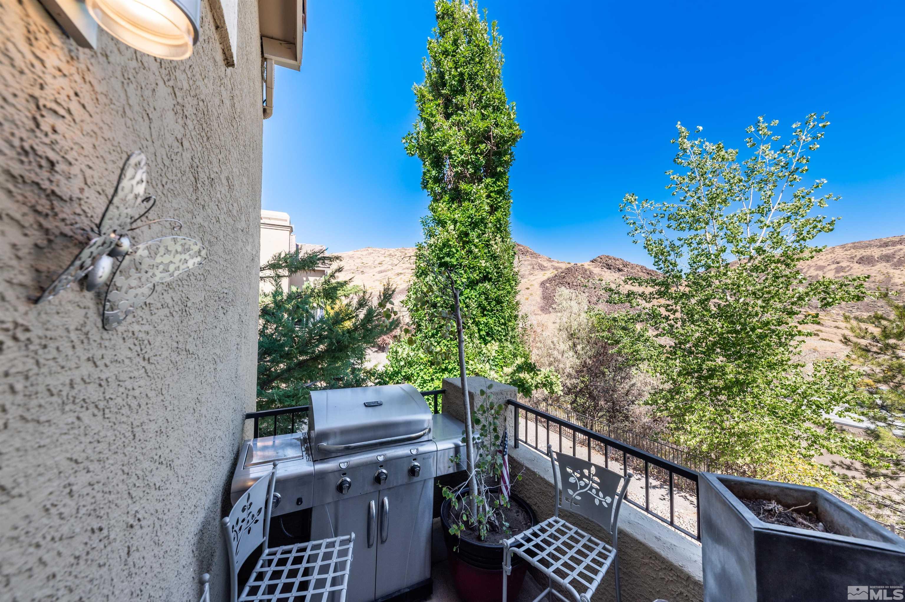 9050 Double R Boulevard, 624