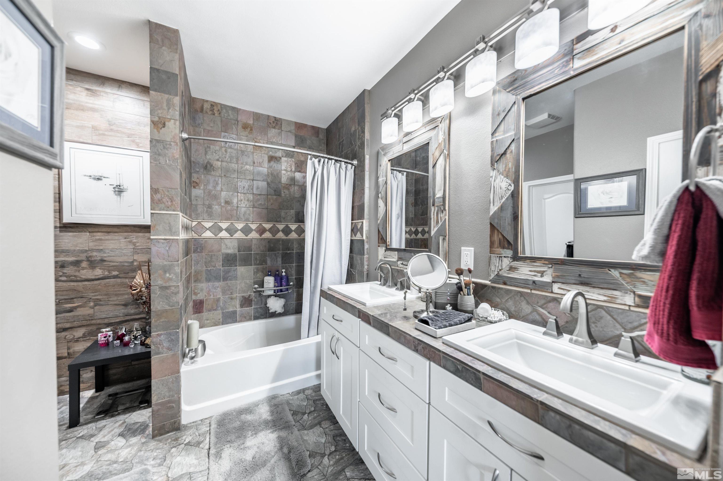 9050 Double R Boulevard, 624
