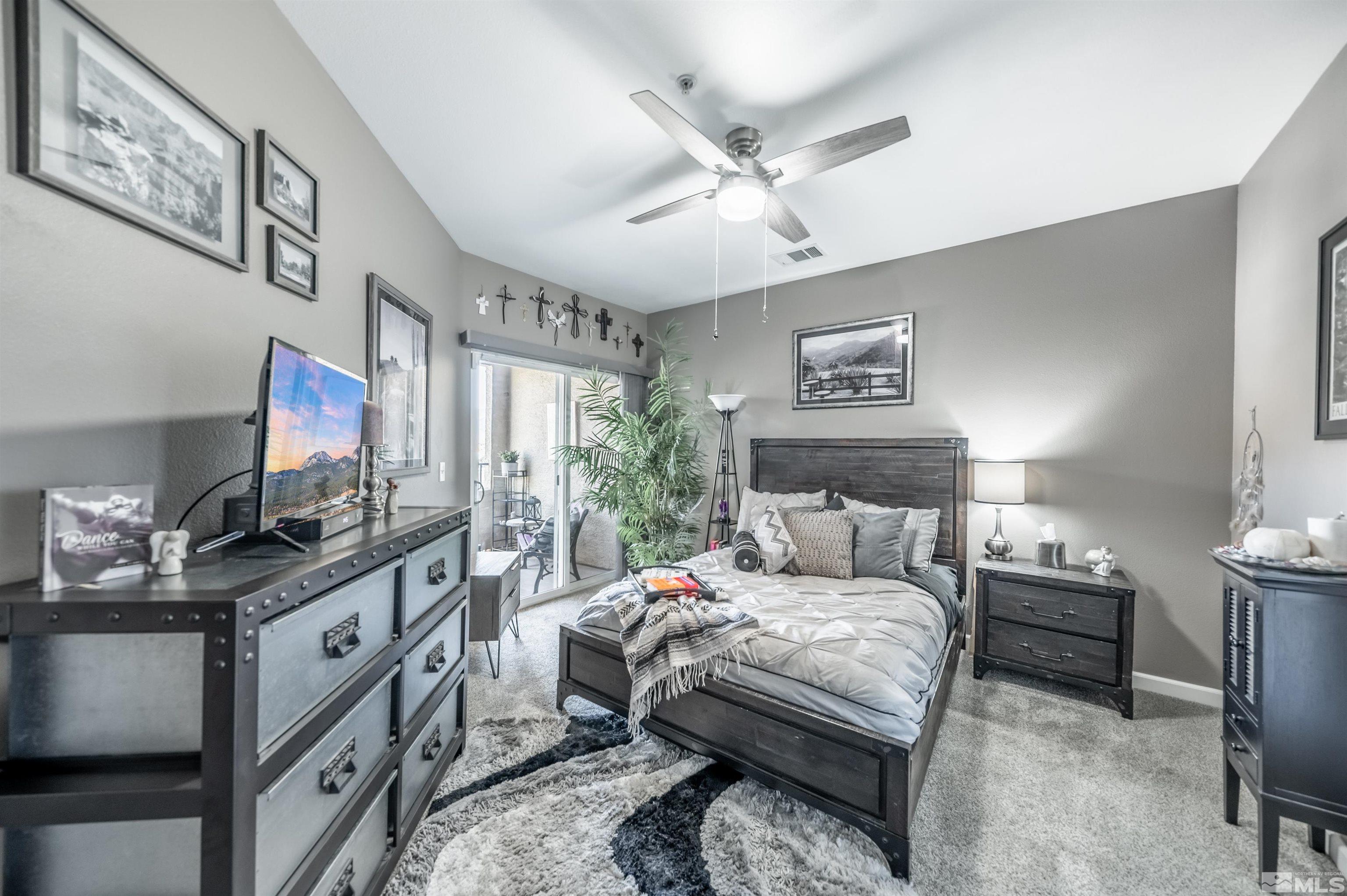 9050 Double R Boulevard, 624