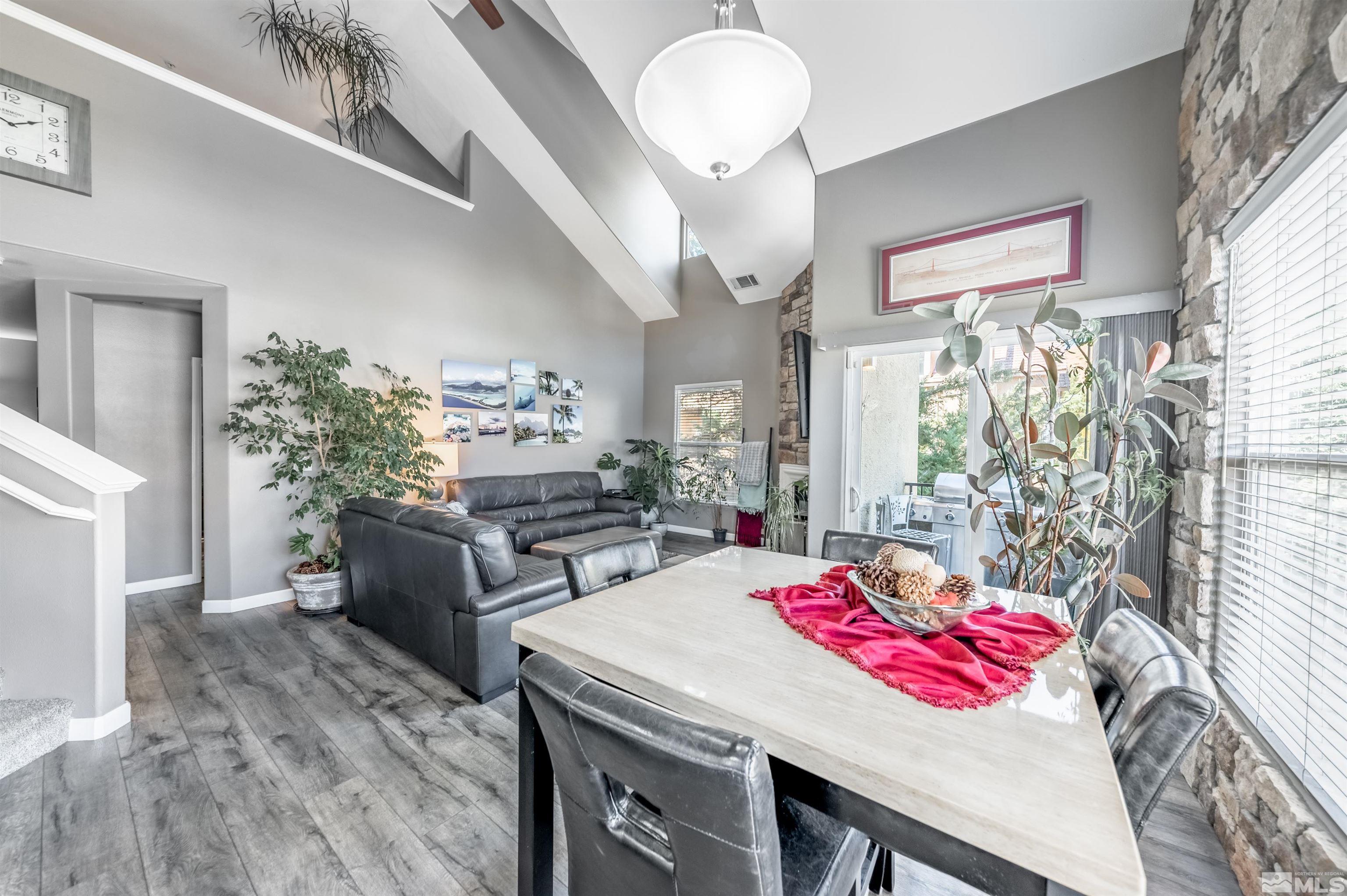9050 Double R Boulevard, 624