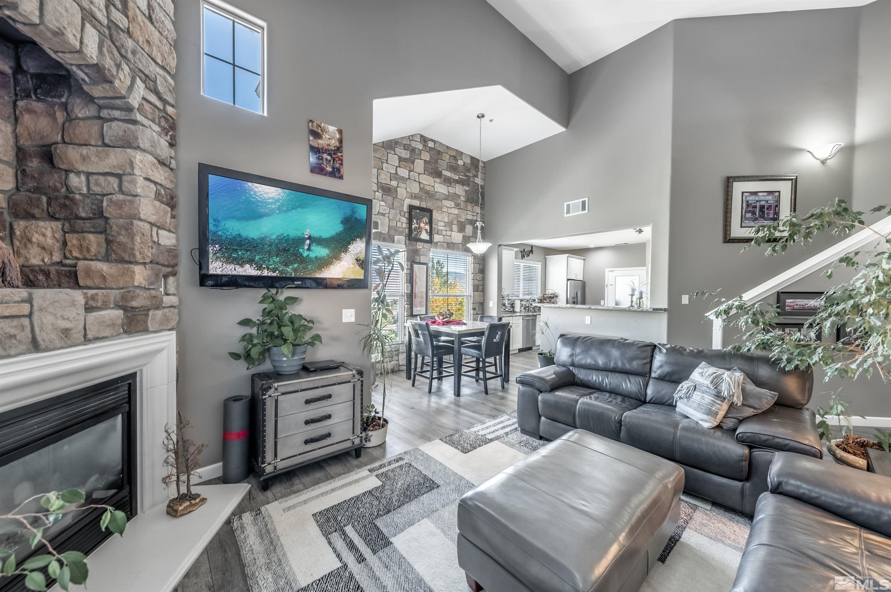 9050 Double R Boulevard, 624