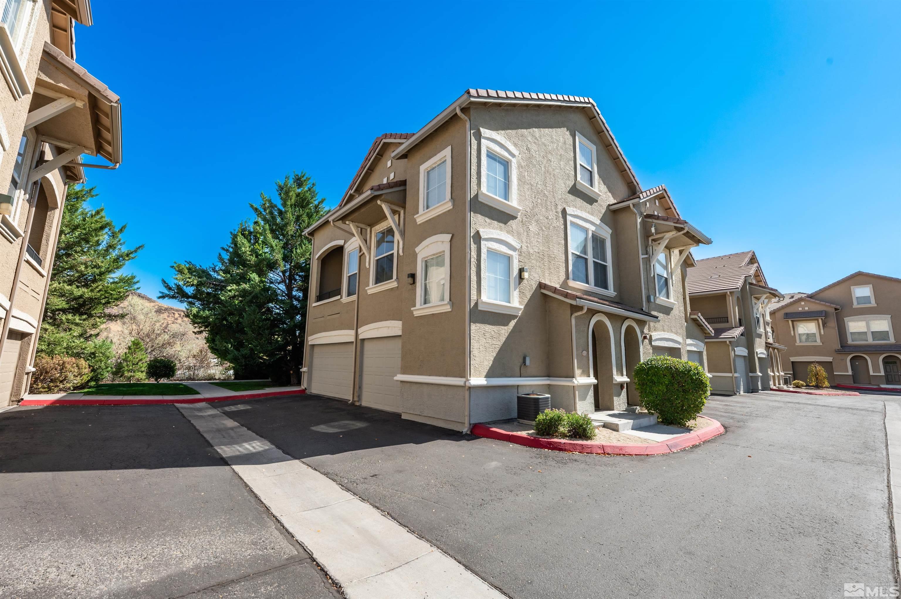 9050 Double R Boulevard, 624