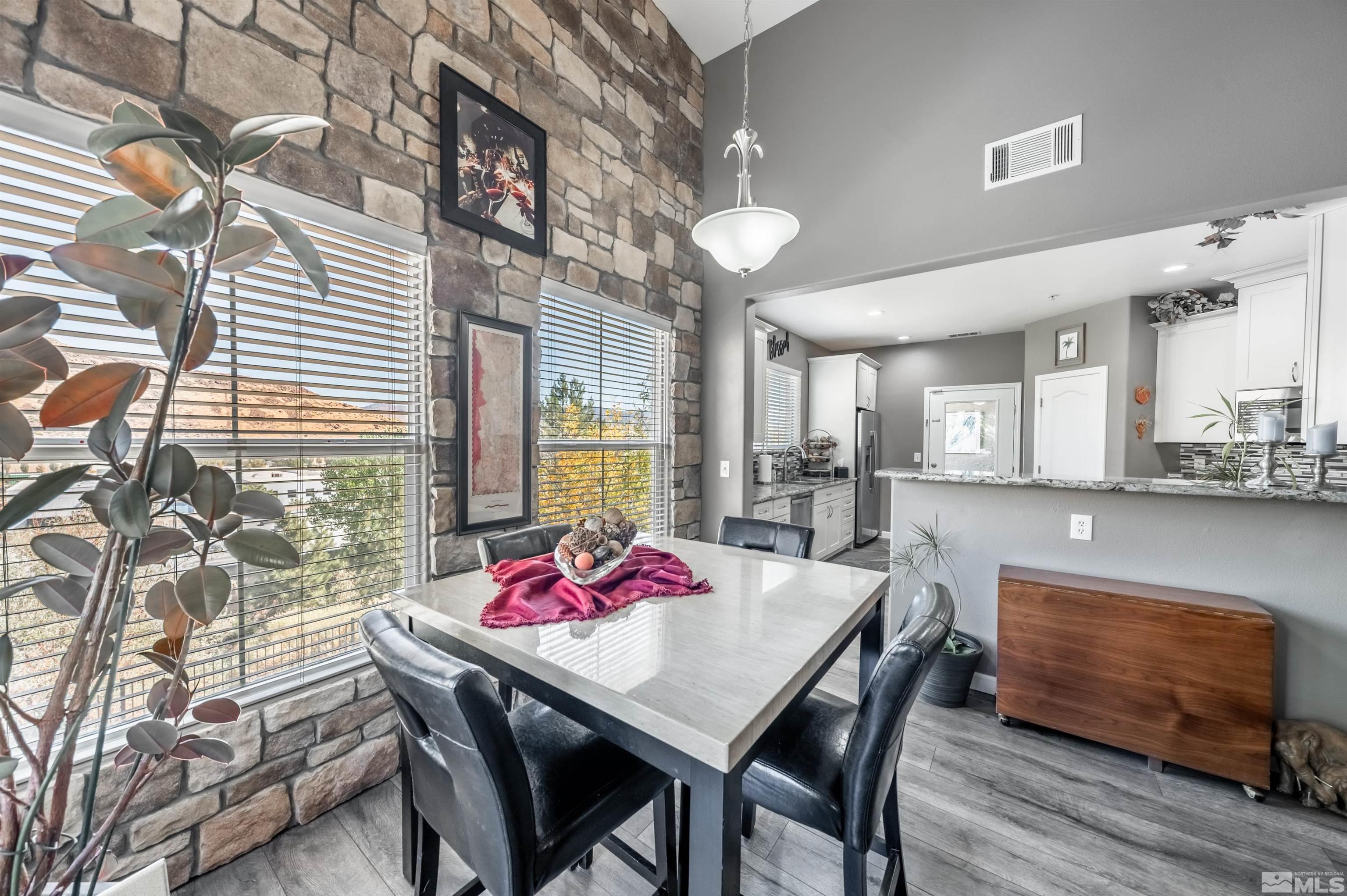 9050 Double R Boulevard, 624