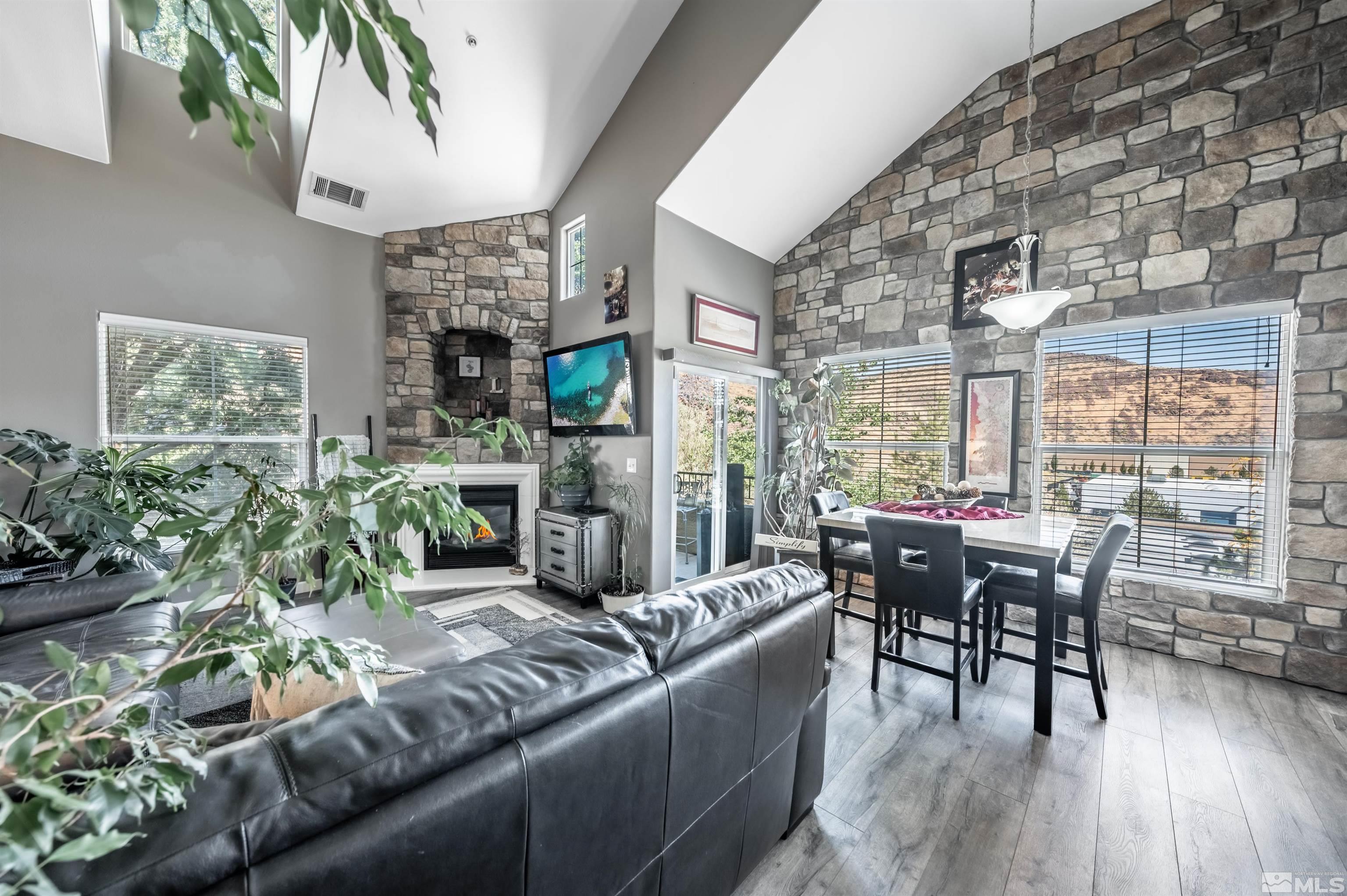 9050 Double R Boulevard, 624