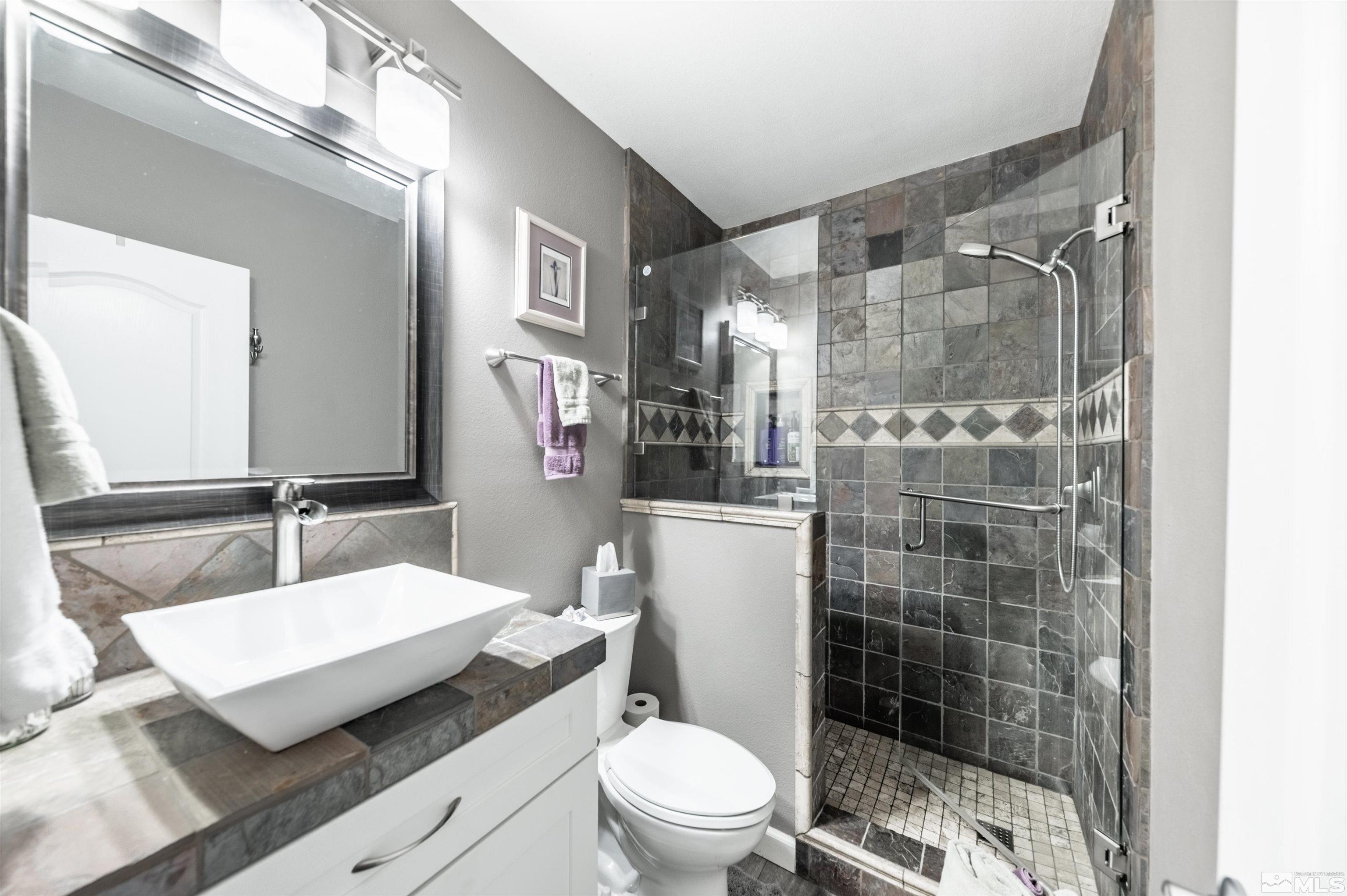 9050 Double R Boulevard, 624