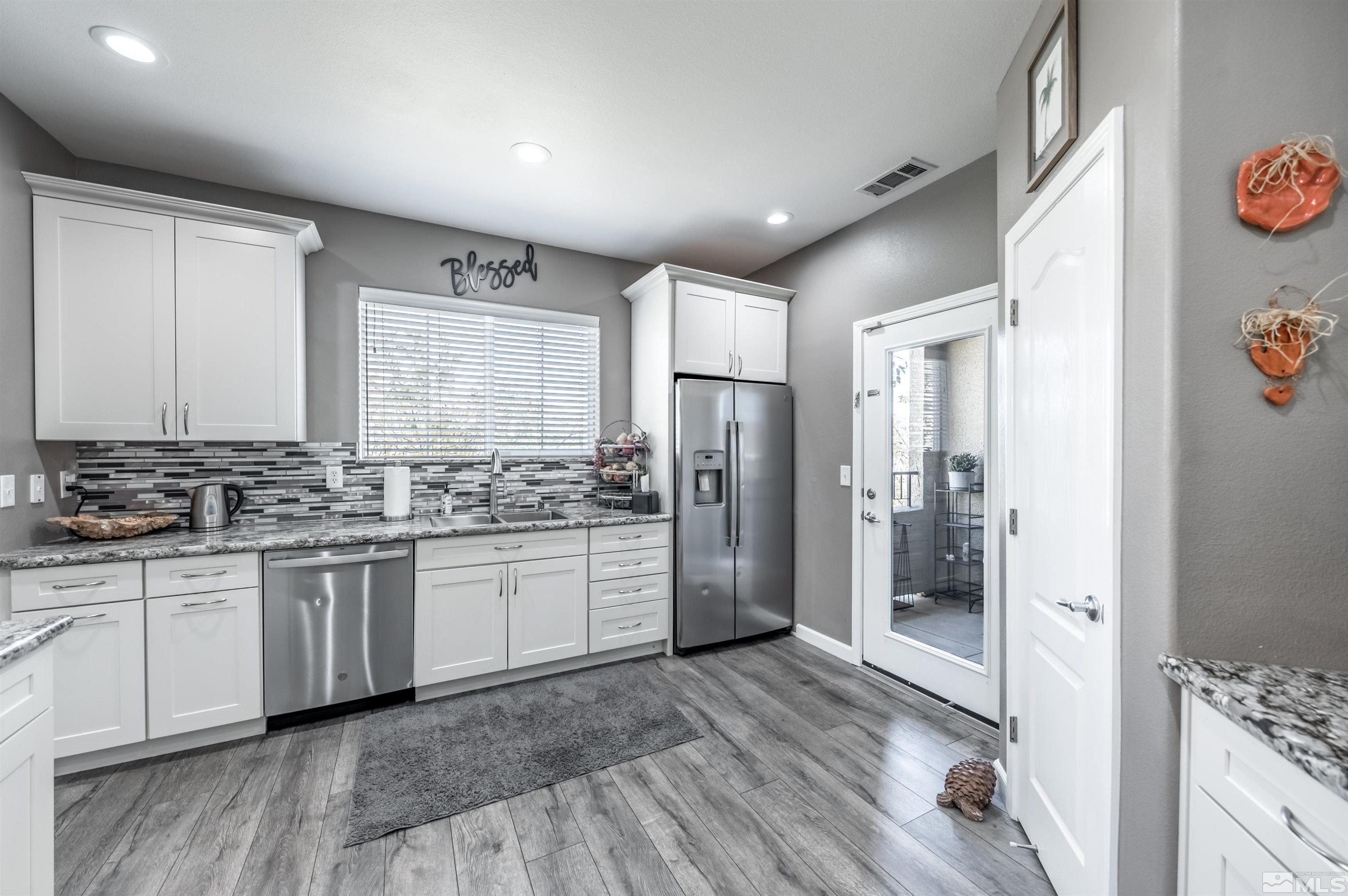 9050 Double R Boulevard, 624