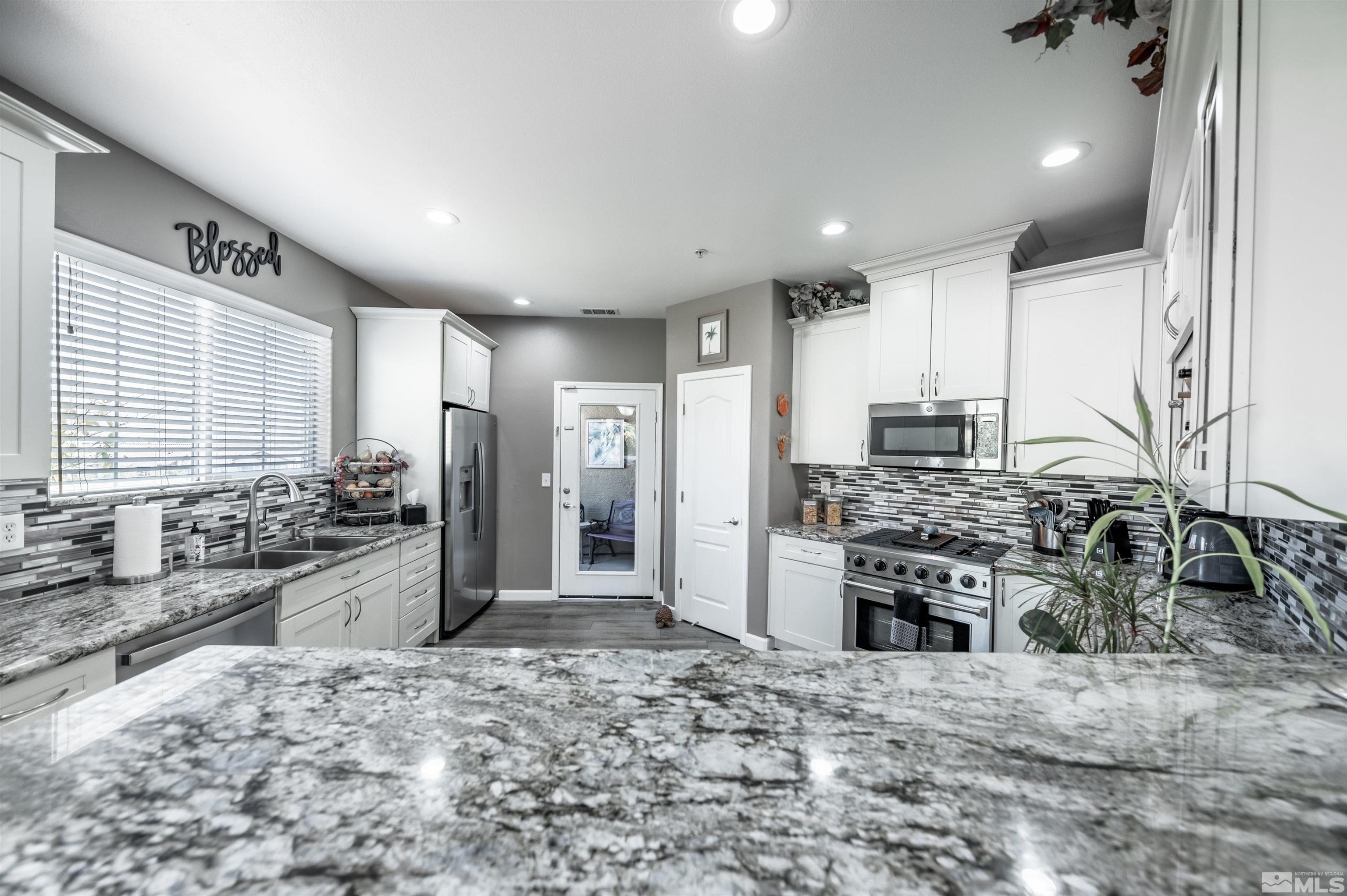 9050 Double R Boulevard, 624