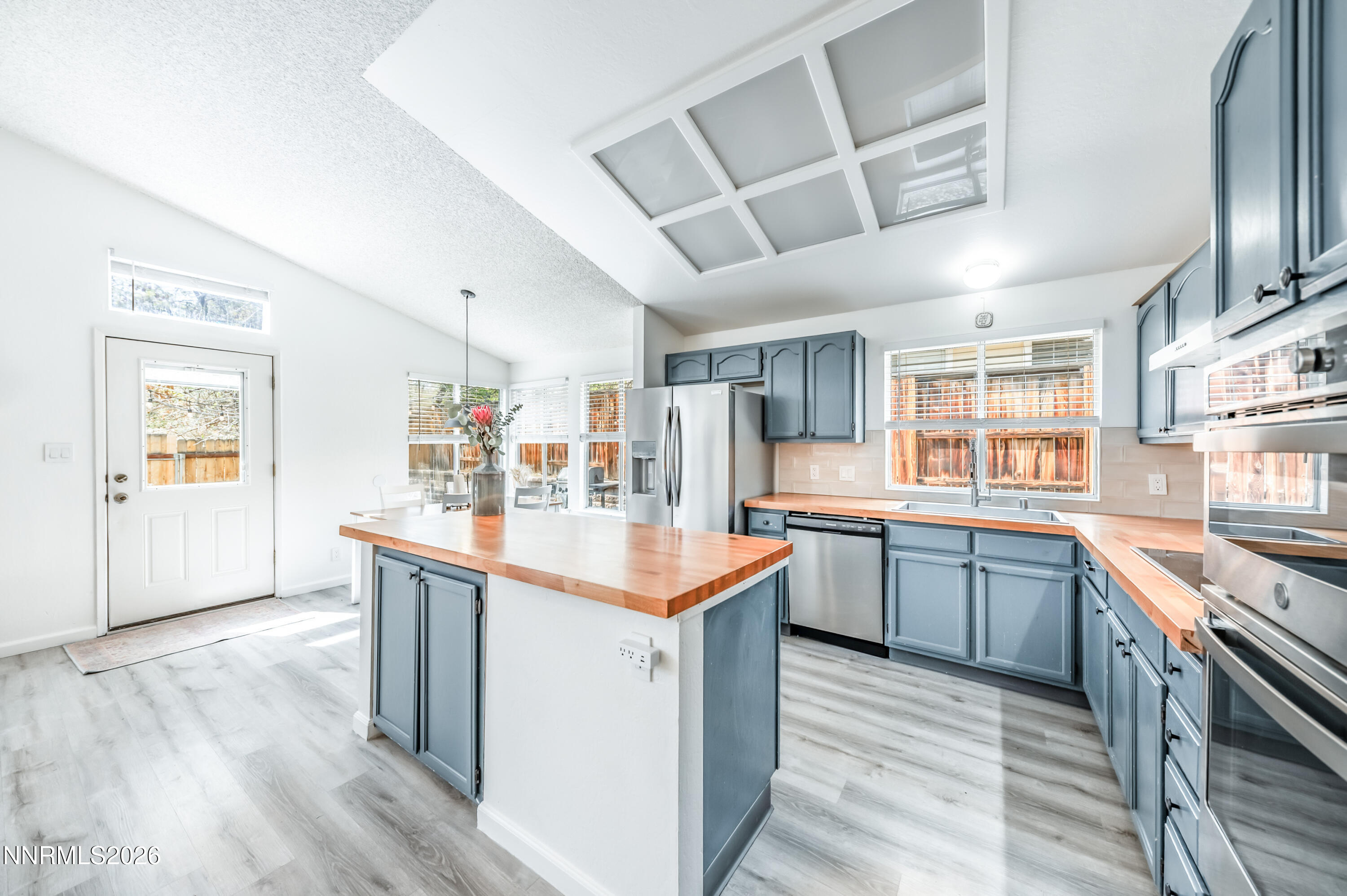 1789 Lakeland Hills Drive