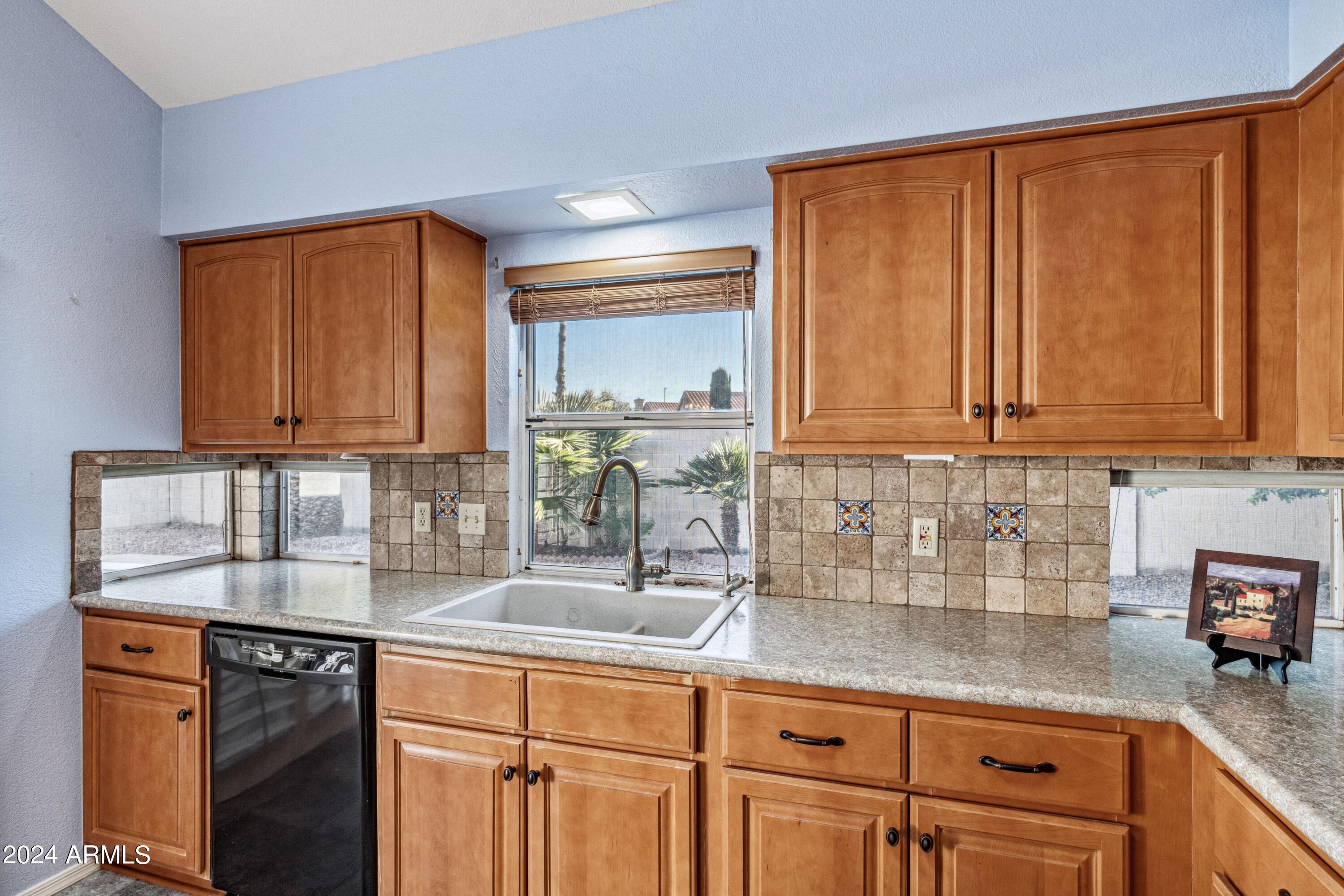 4013 N RANIER