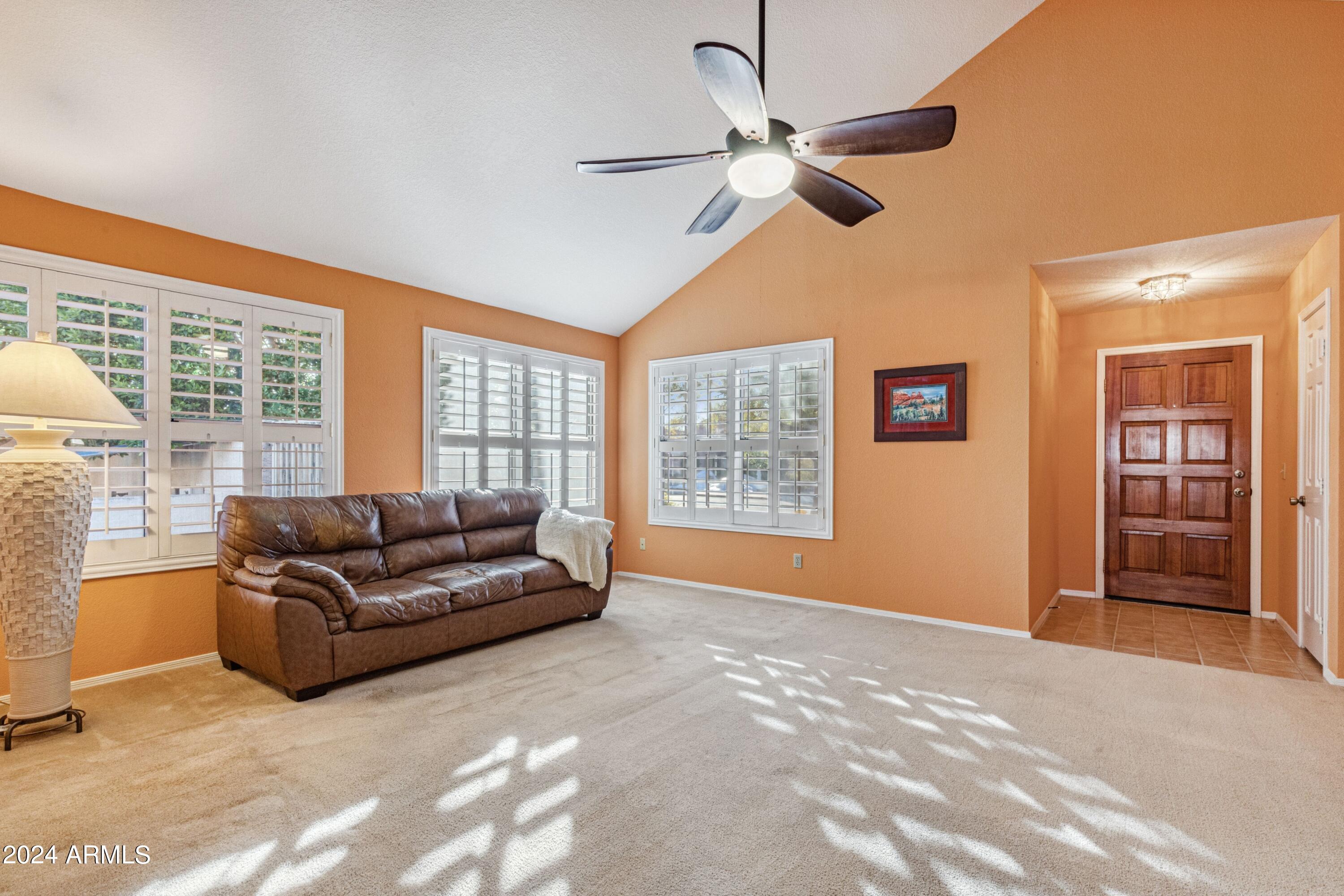 4013 N RANIER
