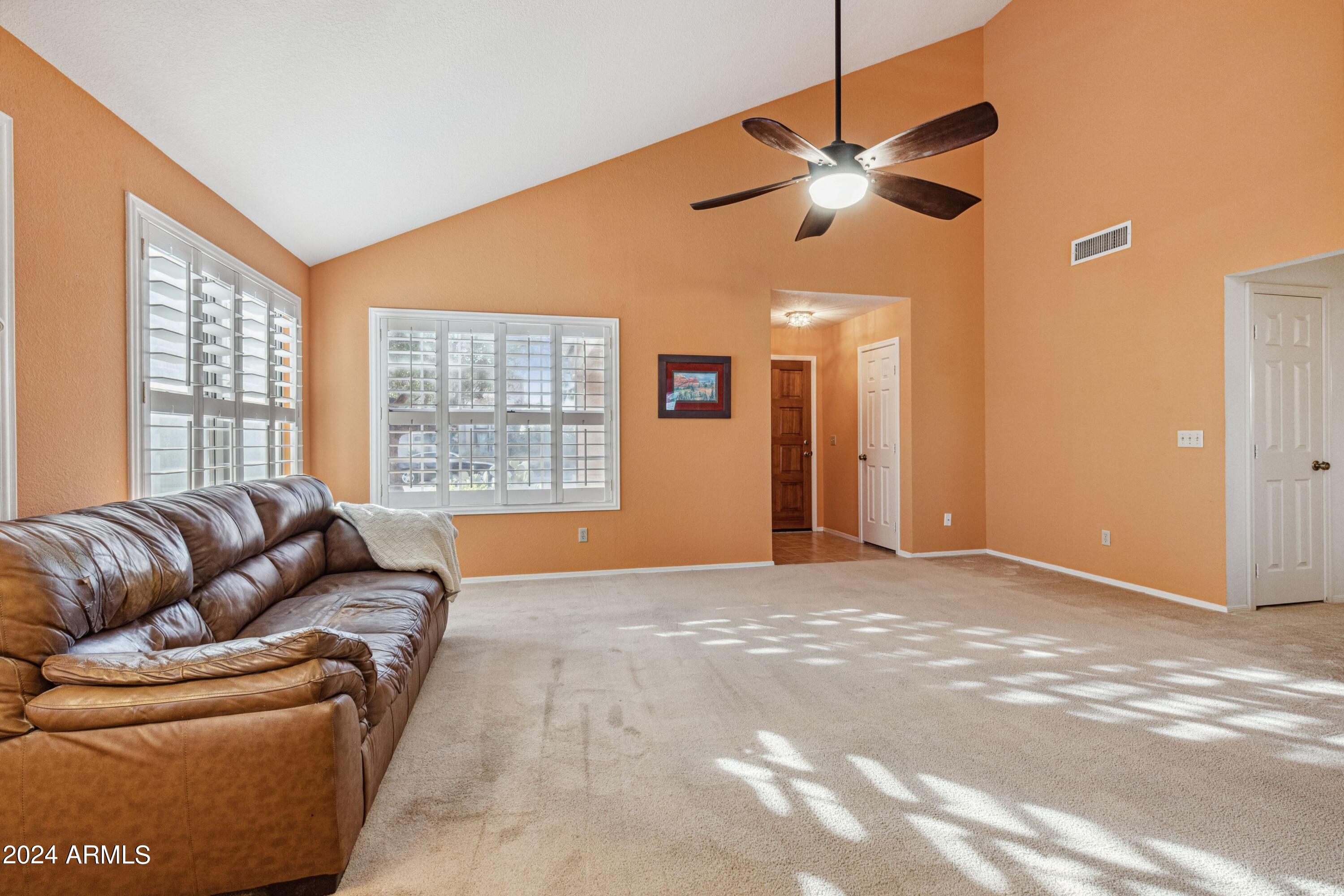 4013 N RANIER