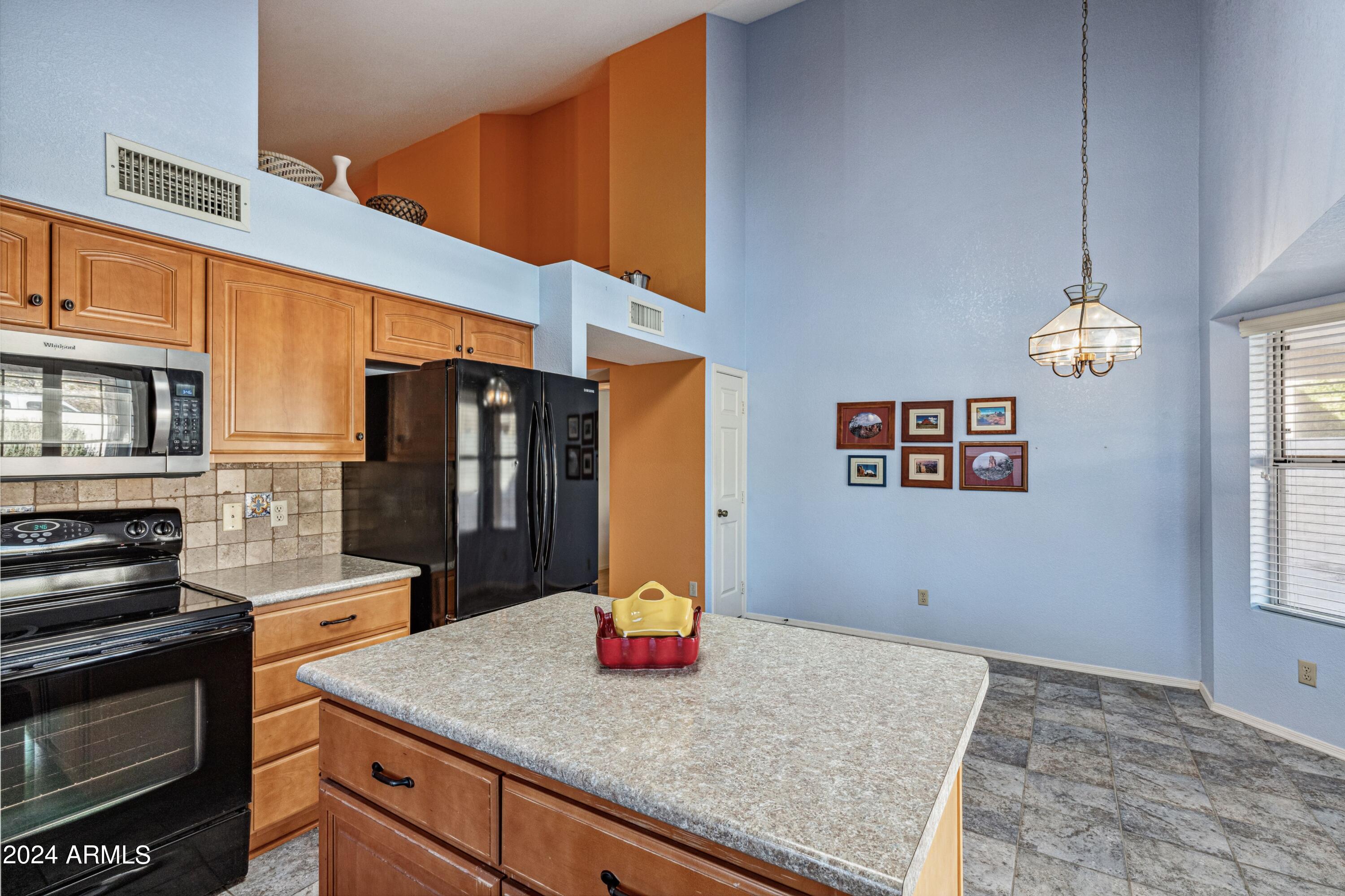 4013 N RANIER