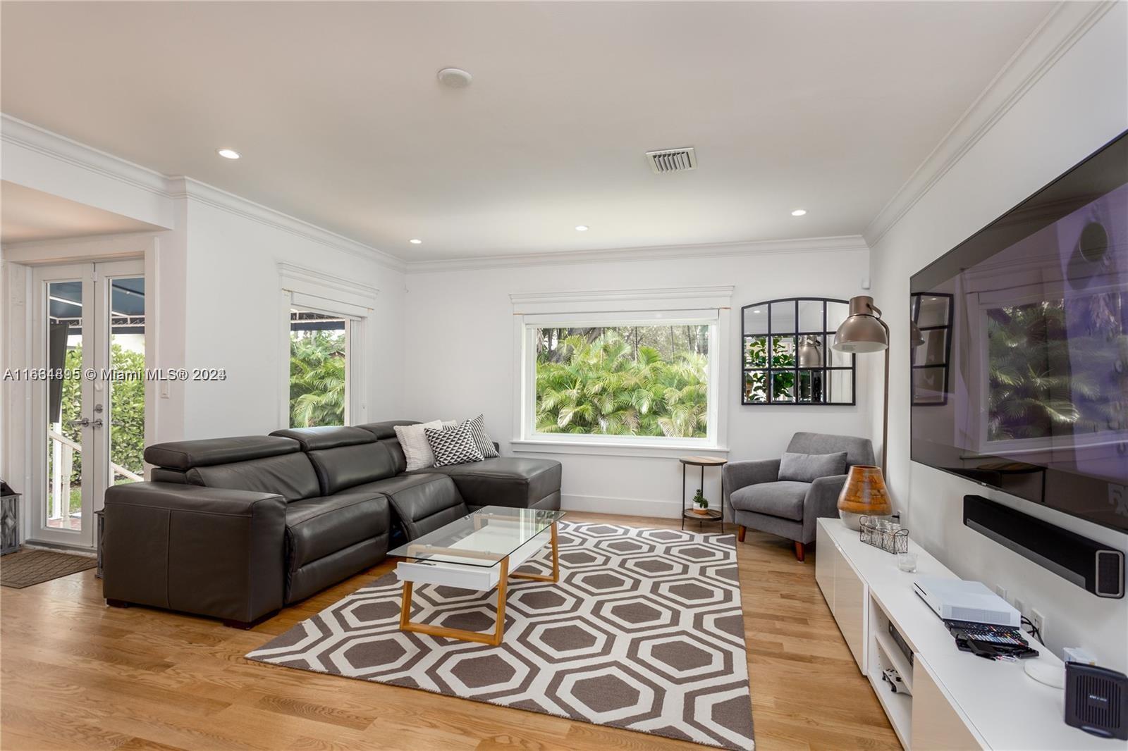 52 Montilla Ave # 52