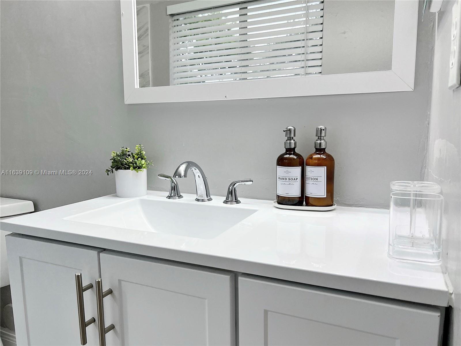 3461 NW 44th St # 106