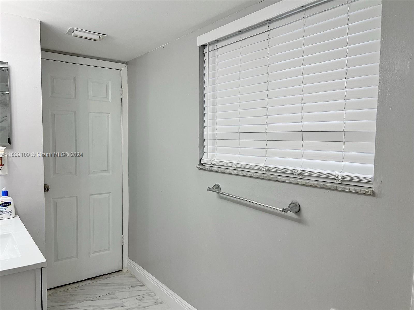 3461 NW 44th St # 106