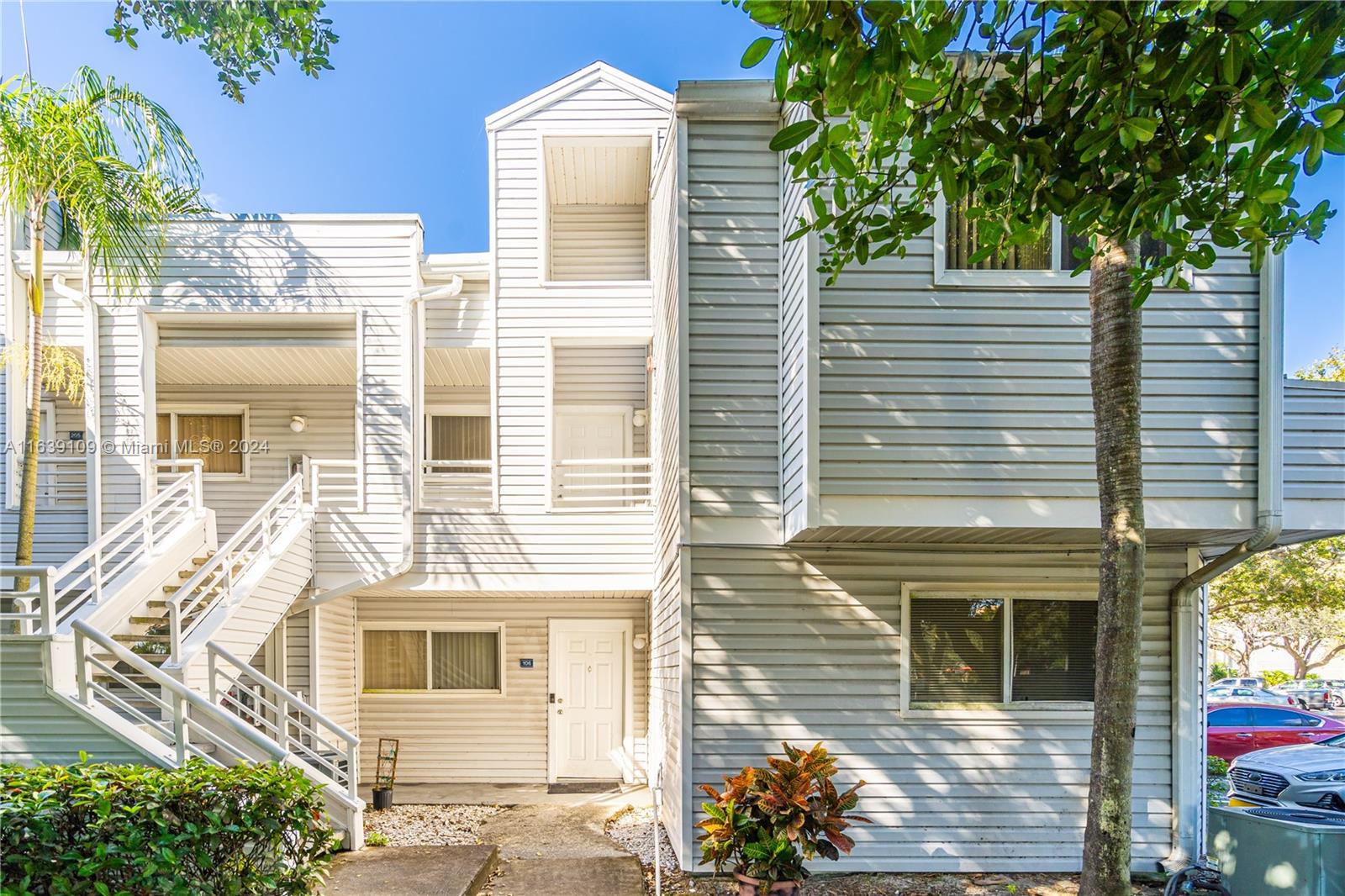 3461 NW 44th St # 106