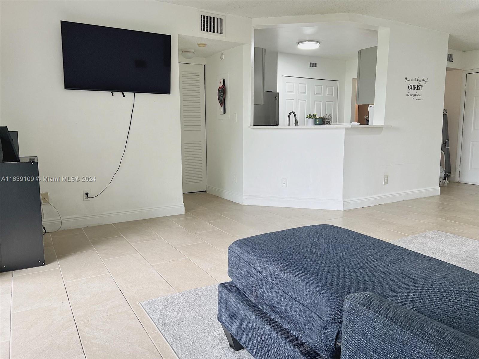 3461 NW 44th St # 106