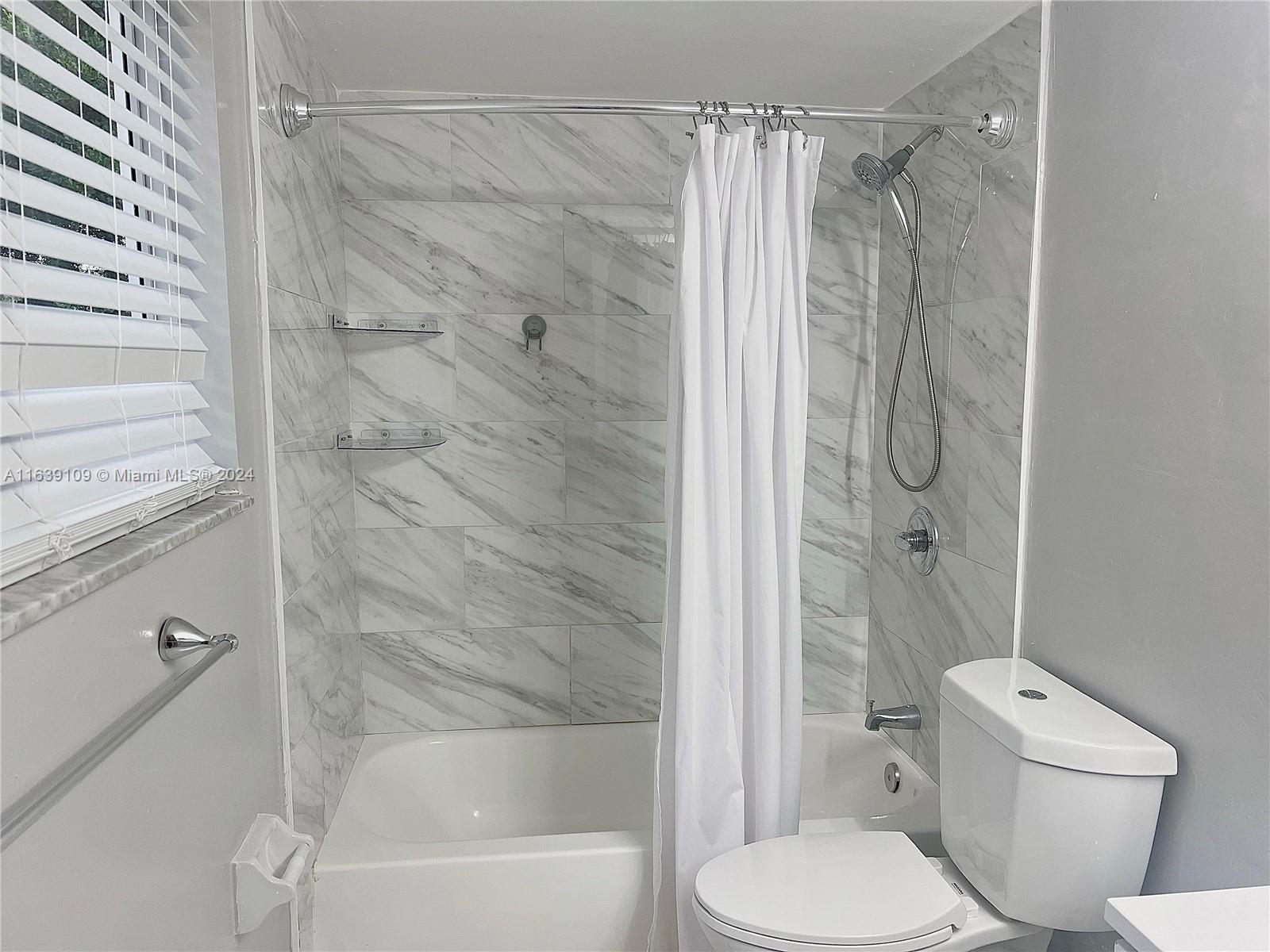 3461 NW 44th St # 106