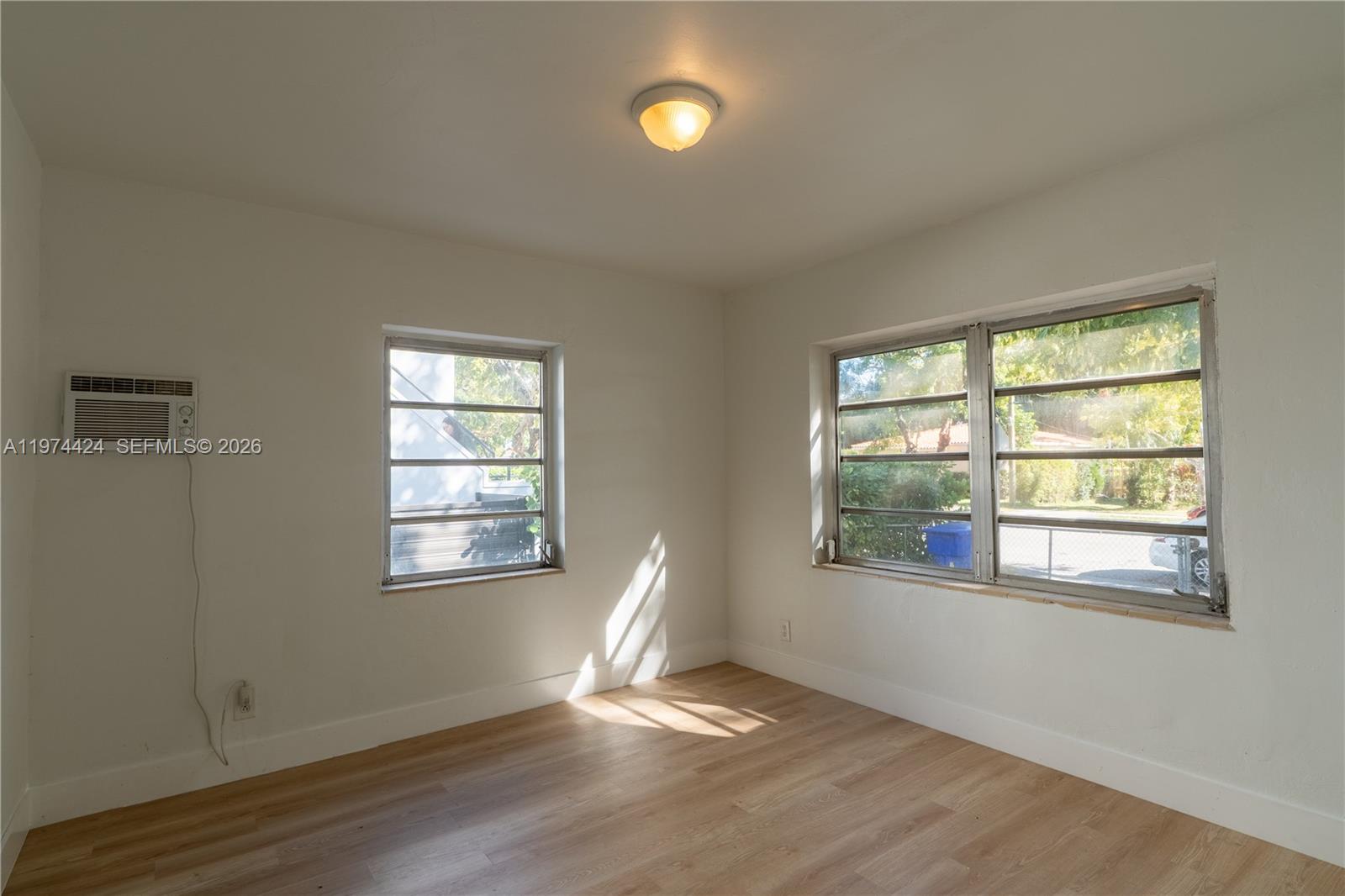 3665 SW 16th St # 3665