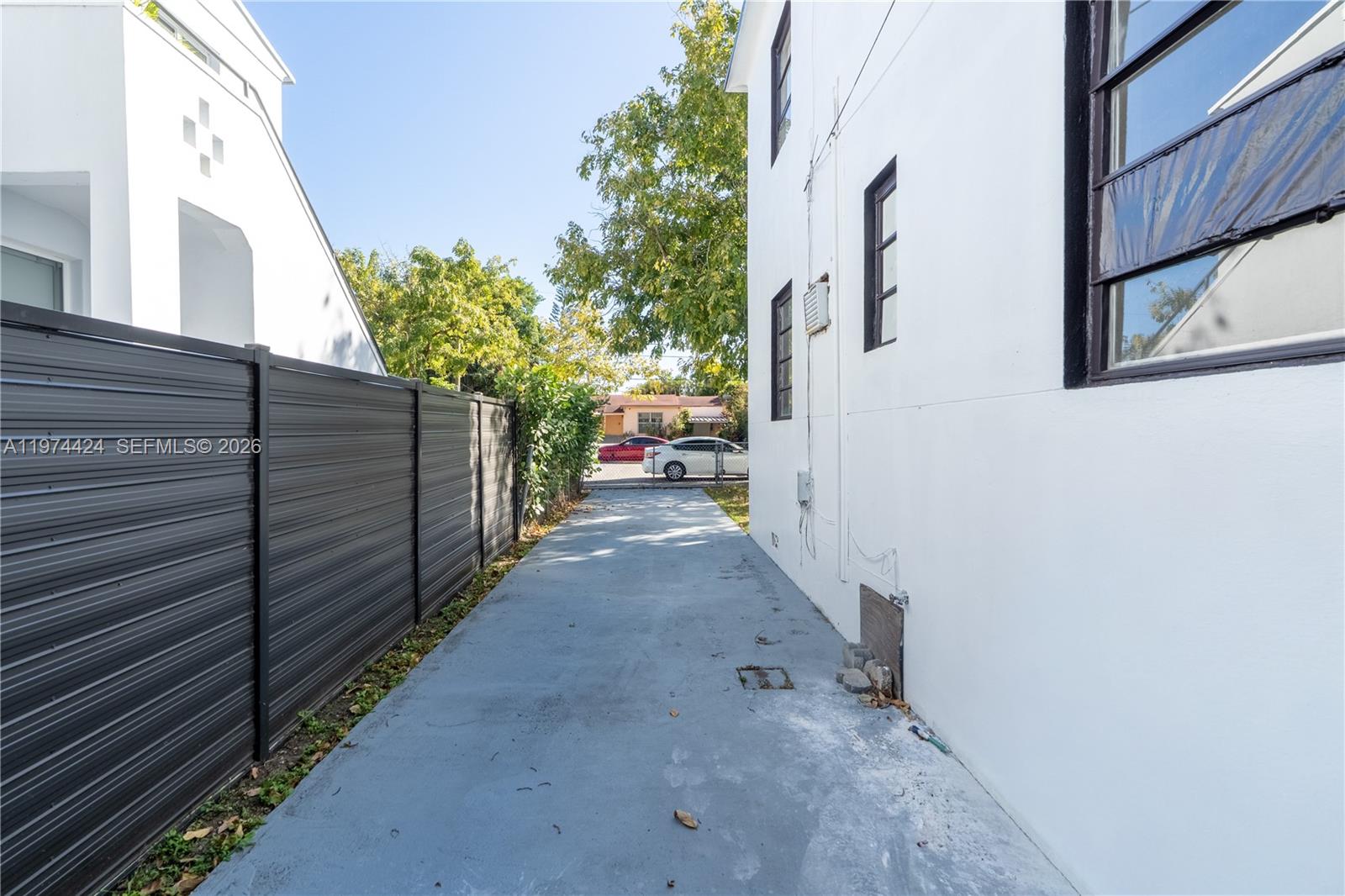 3665 SW 16th St # 3665