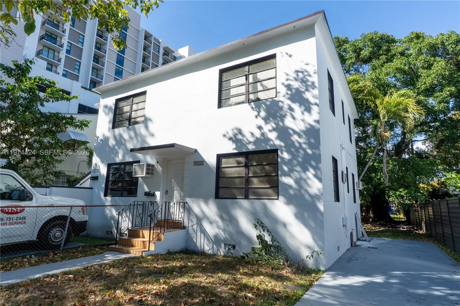 3665 SW 16th St # 3665