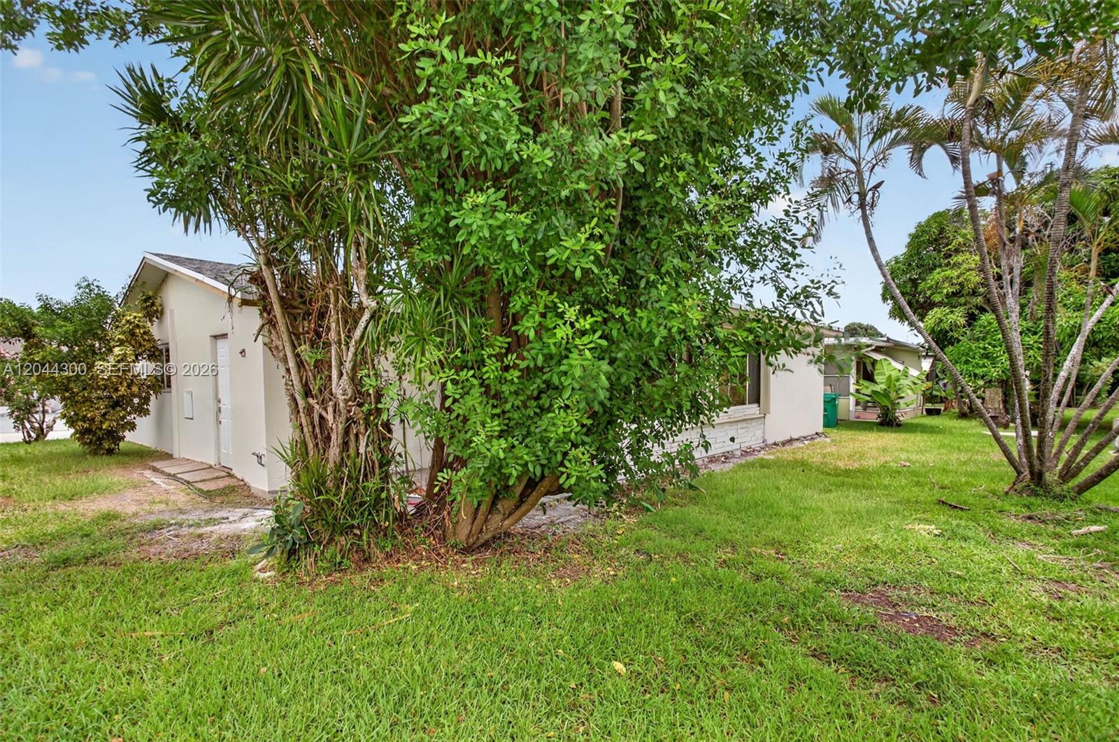 5711 NW 48th Ter