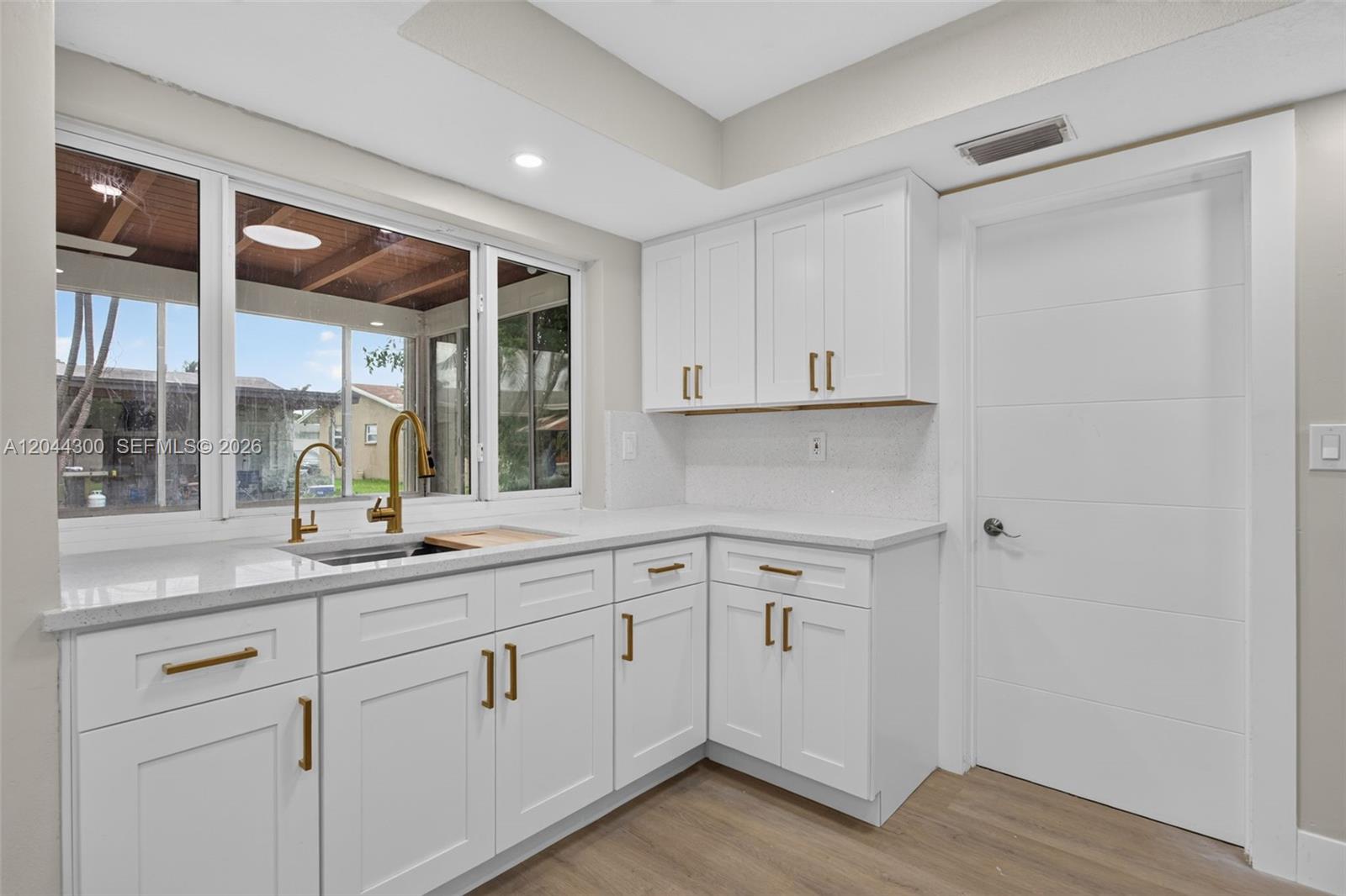5711 NW 48th Ter